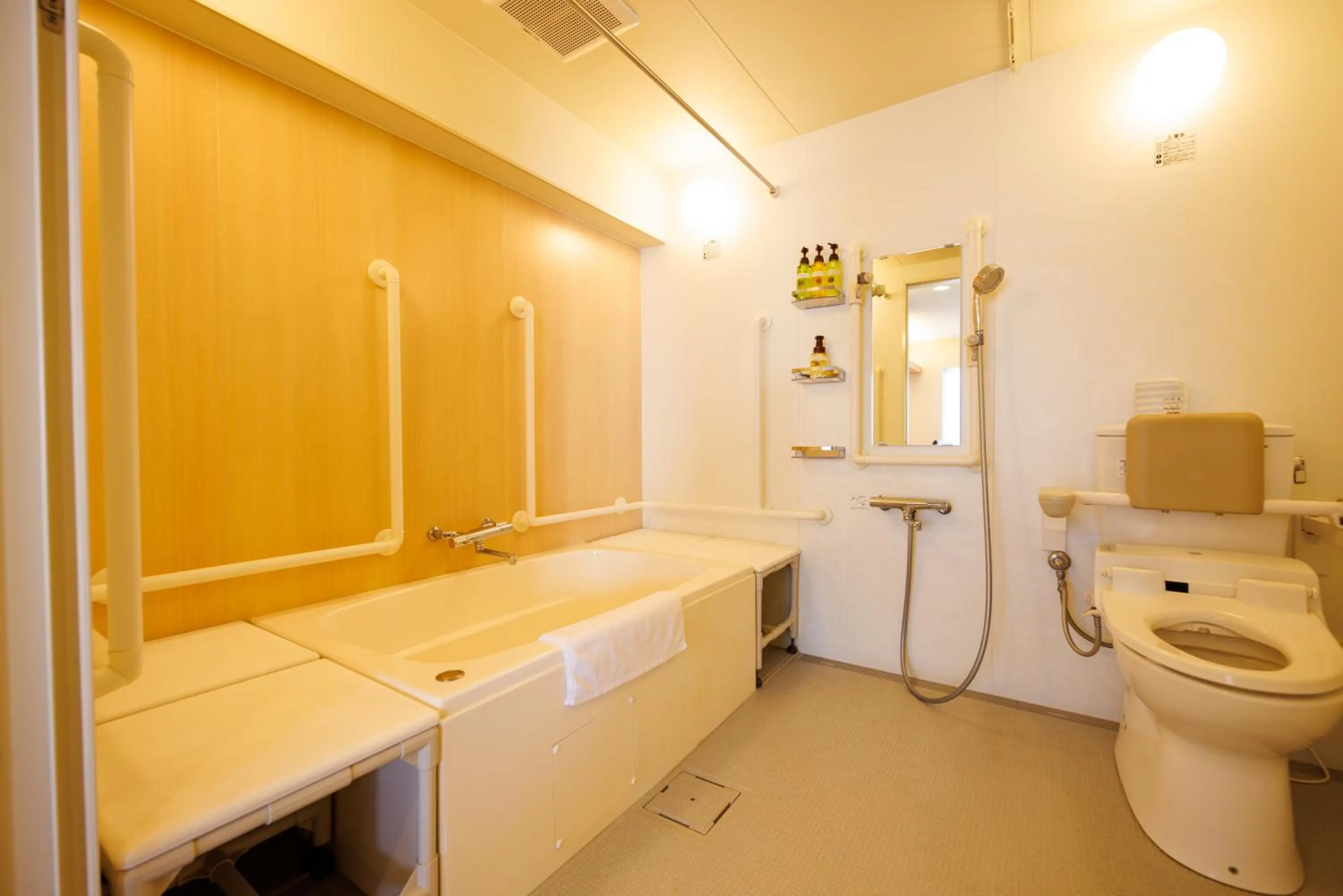 Shower in Floral Hotel East Shinsaibashi