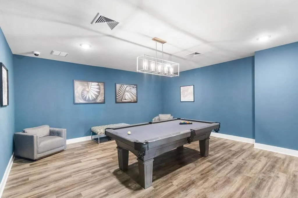 Elegant 1BR/1BA Condo with Pool, Gym and Laundry