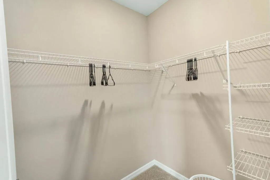 Elegant 1BR/1BA Condo with Pool, Gym and Laundry