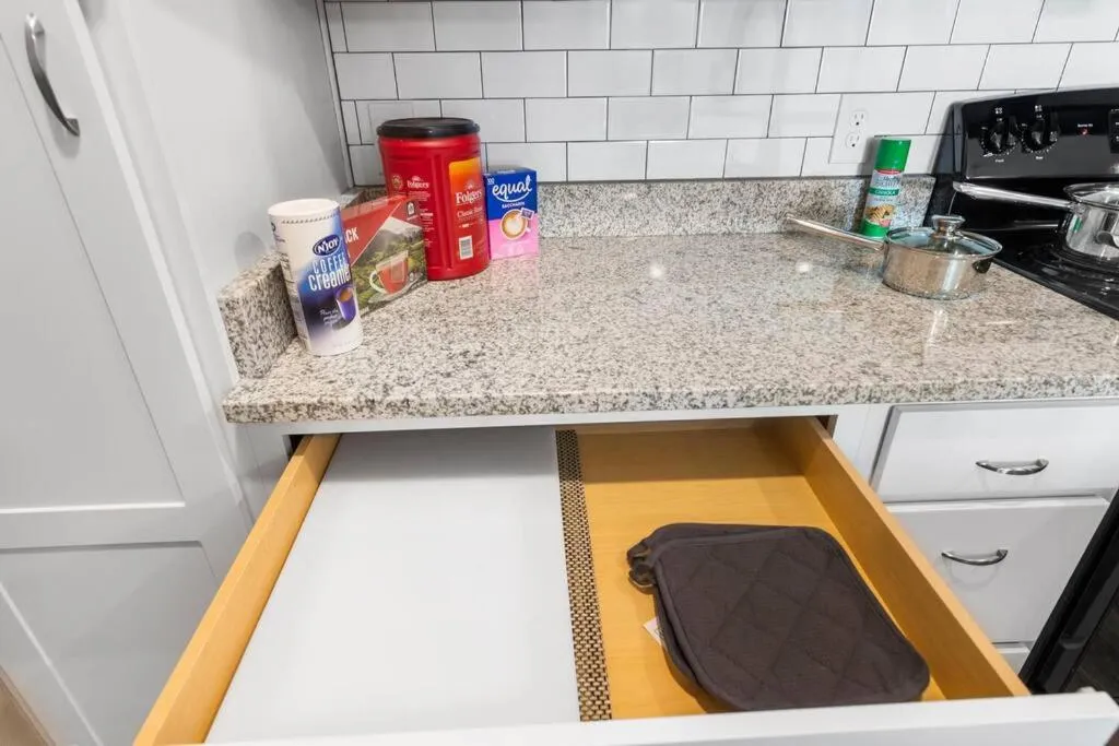 Elegant 1BR/1BA Condo with Pool, Gym and Laundry