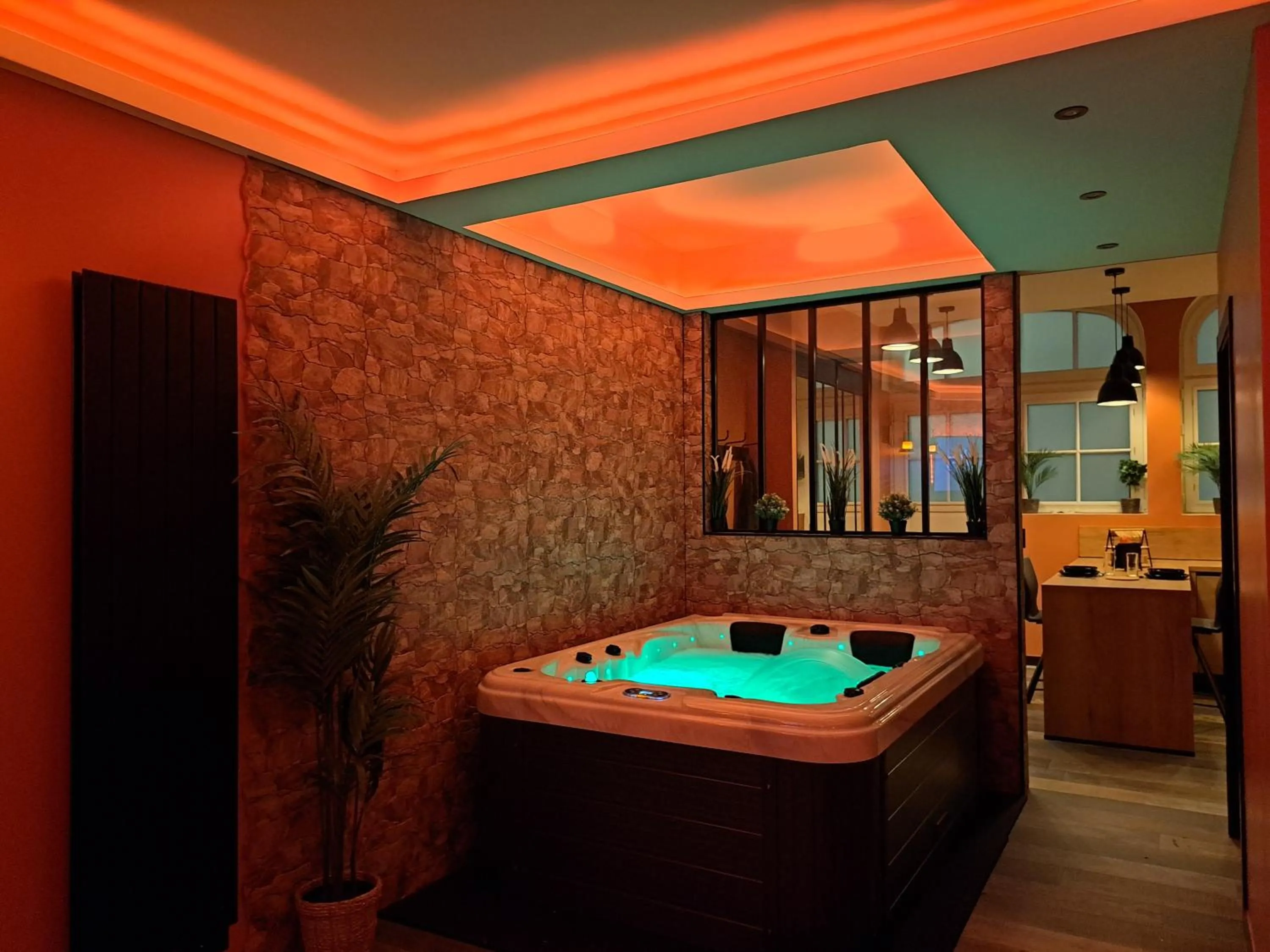 Hot Tub in Ospaloft, meublé haut de gamme avec spa privatif
