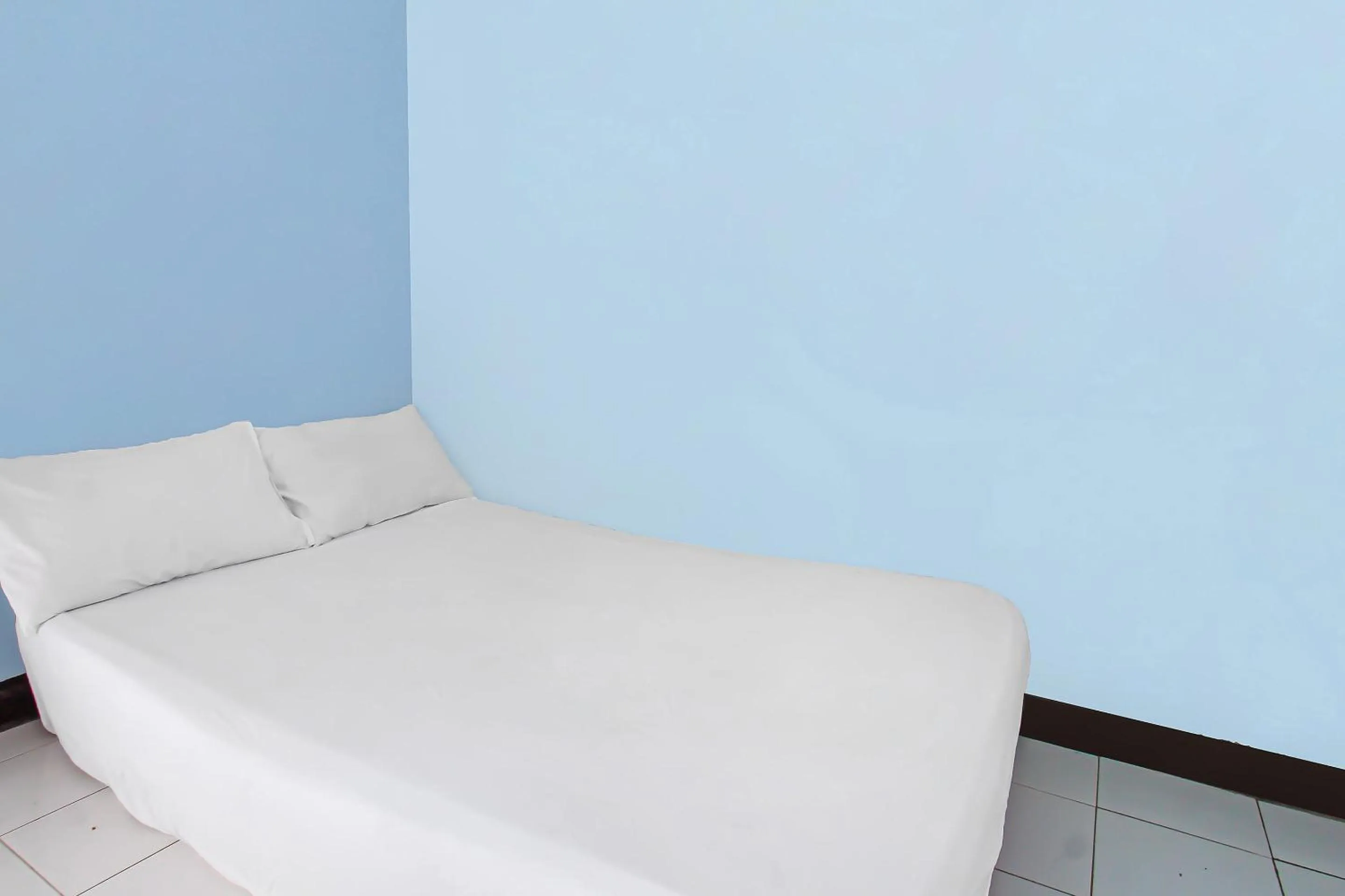 Bedroom in Hotel O Sukandi Homestay Near The Semeton Homestay