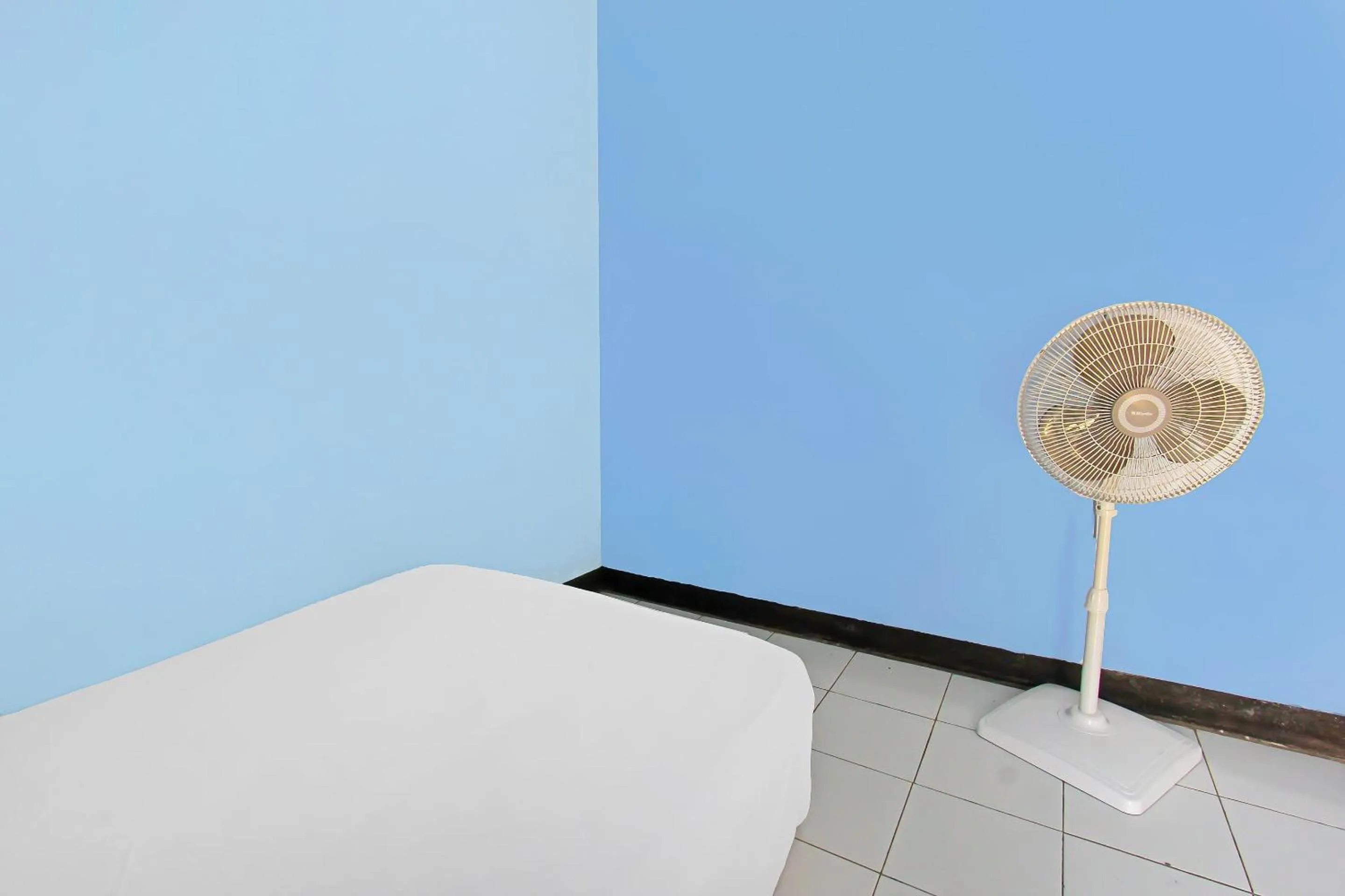 Bedroom in Hotel O Sukandi Homestay Near The Semeton Homestay