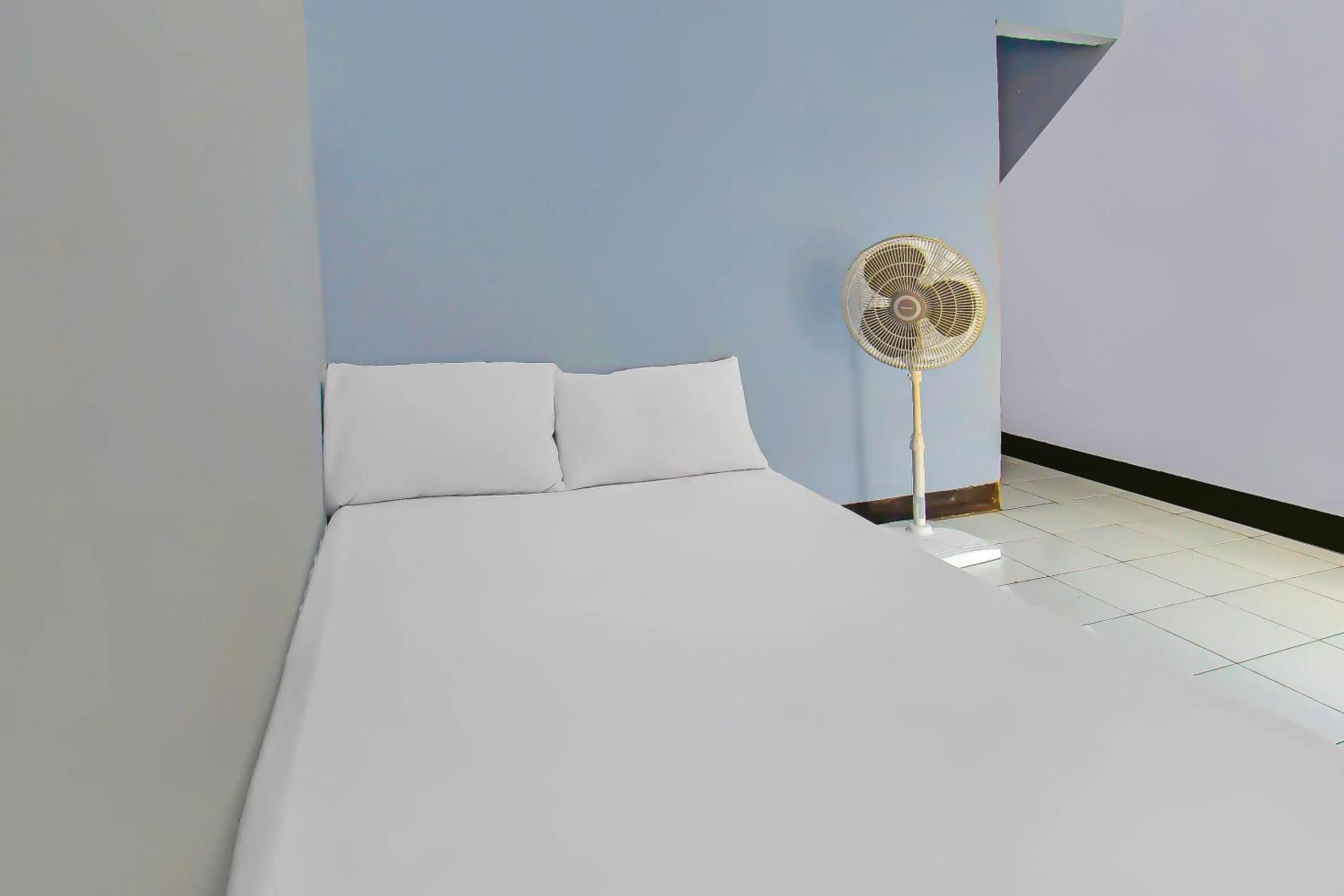 Bedroom in Hotel O Sukandi Homestay Near The Semeton Homestay