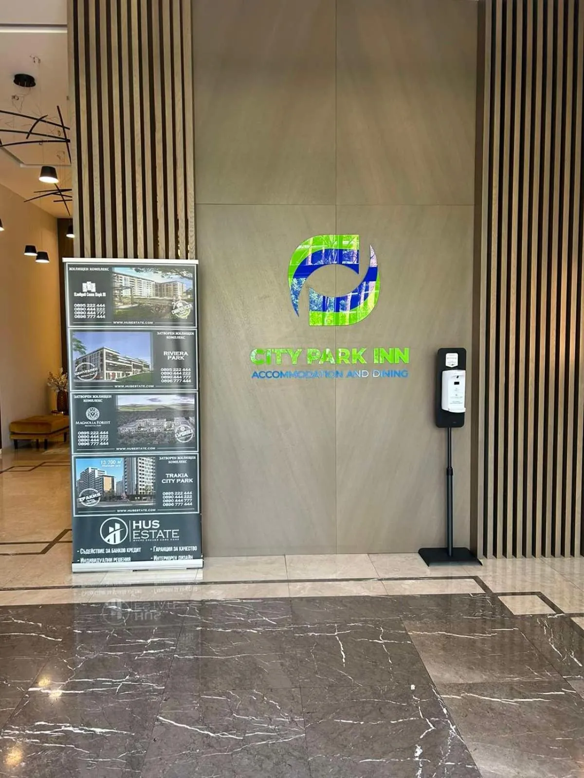 City Park Inn - Art Gallery