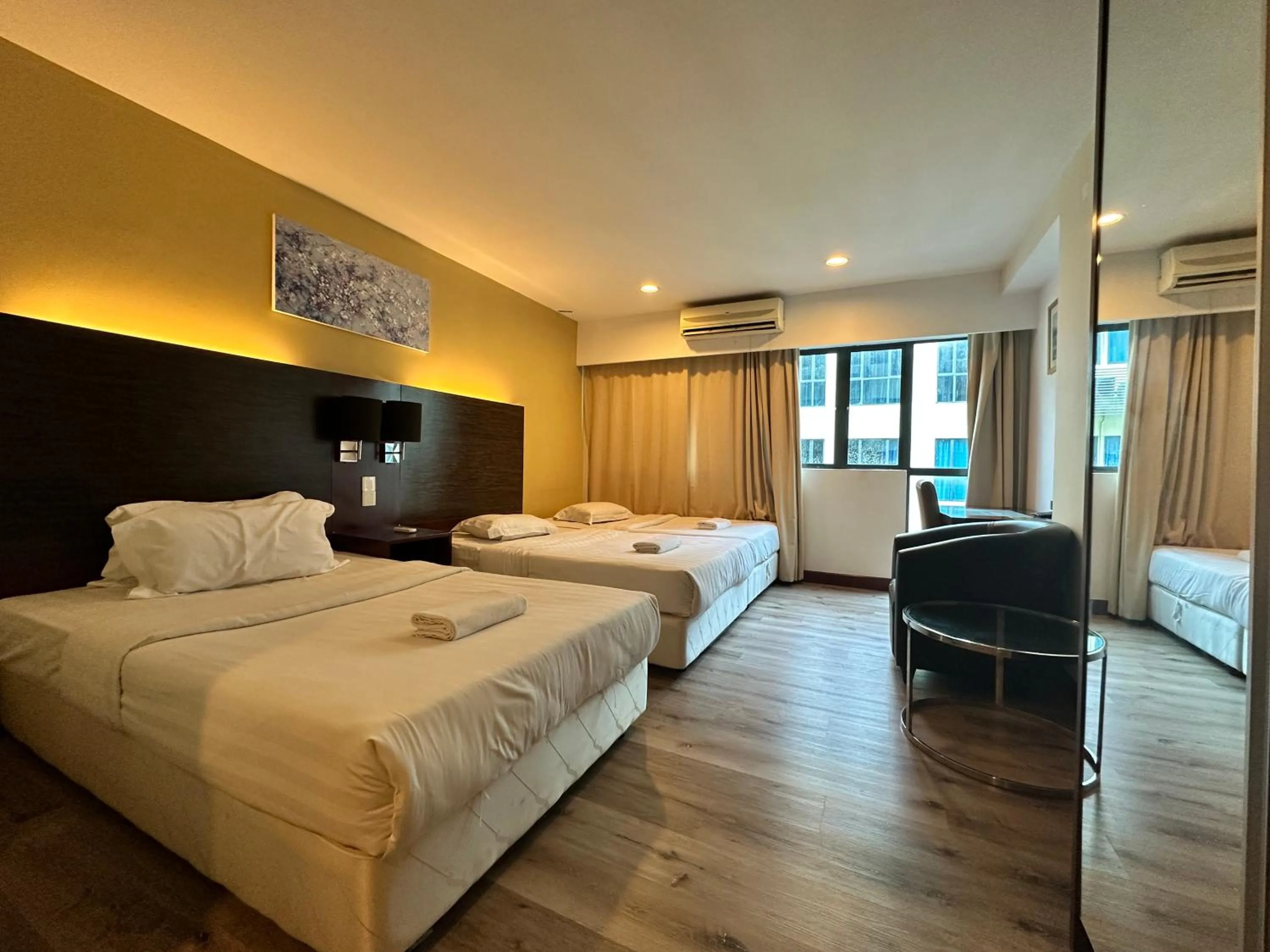 Photo of the whole room, Bed in Greenage MingSuite 明绿时代套房 Kota Kinabalu 亚庇市中心