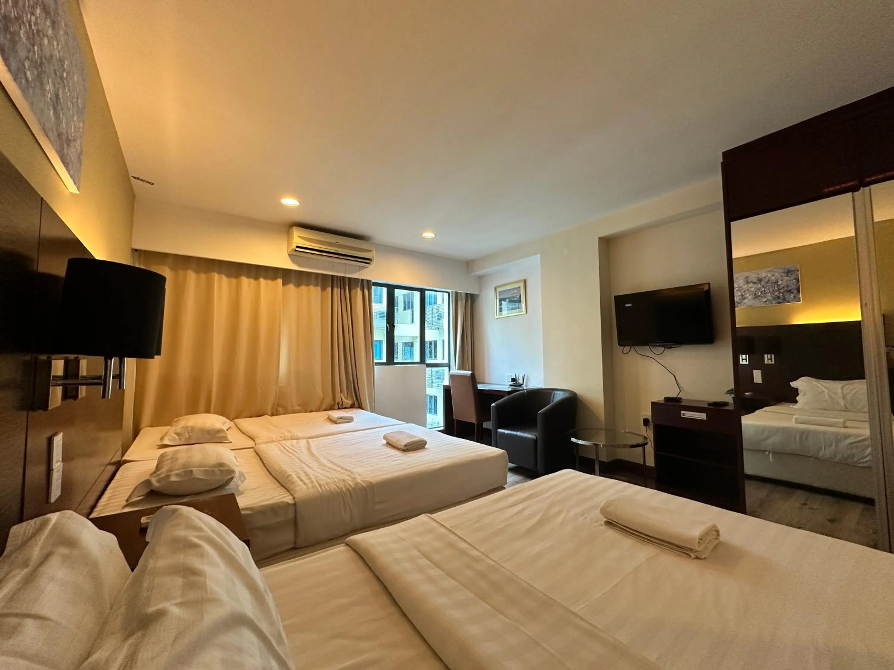 Photo of the whole room, Bed in Greenage MingSuite 明绿时代套房 Kota Kinabalu 亚庇市中心