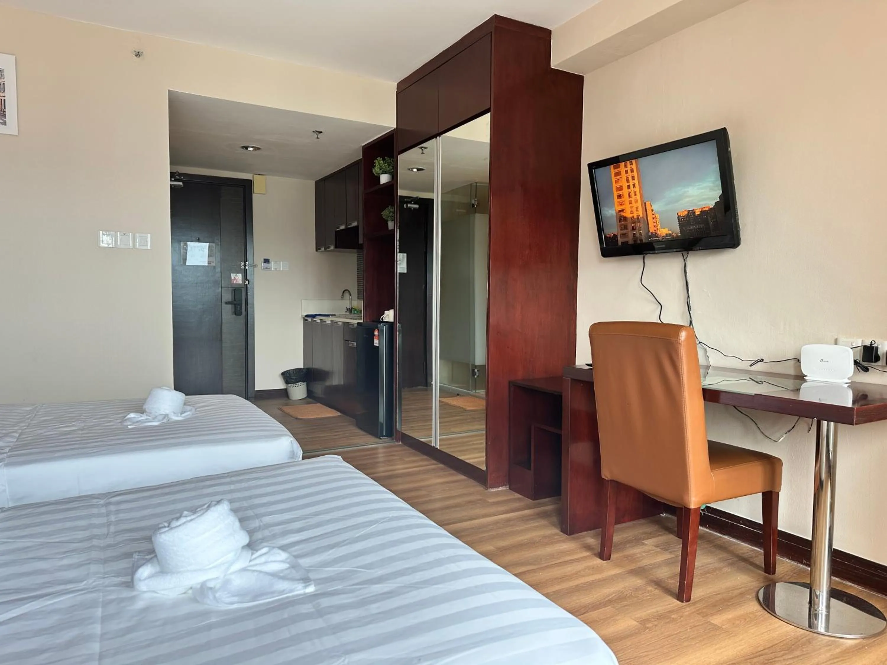 Photo of the whole room, Bed in Greenage MingSuite 明绿时代套房 Kota Kinabalu 亚庇市中心