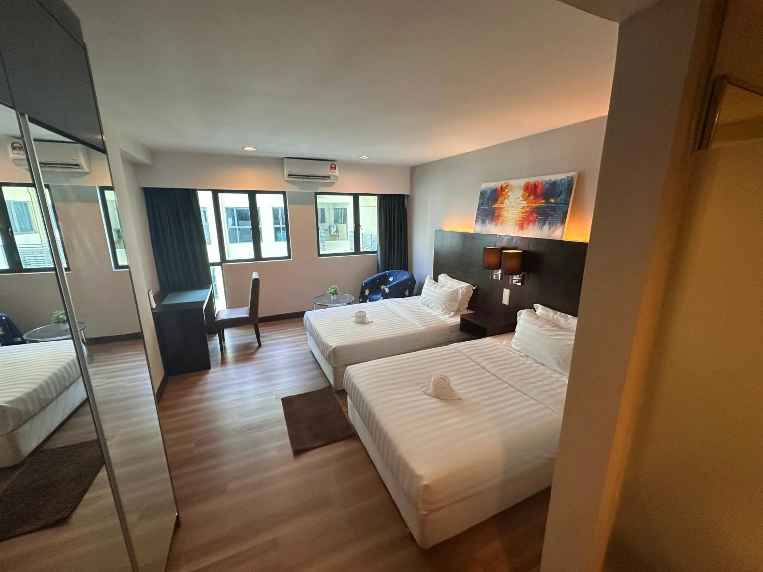 Photo of the whole room, Bed in Greenage MingSuite 明绿时代套房 Kota Kinabalu 亚庇市中心