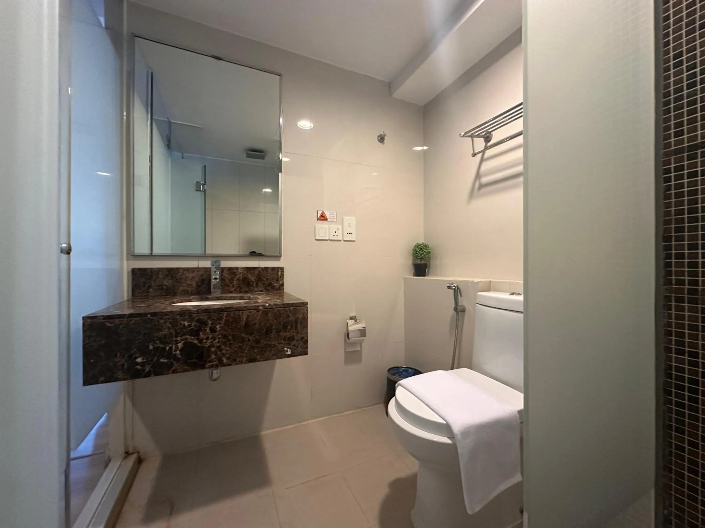Bathroom in Greenage MingSuite 明绿时代套房 Kota Kinabalu 亚庇市中心