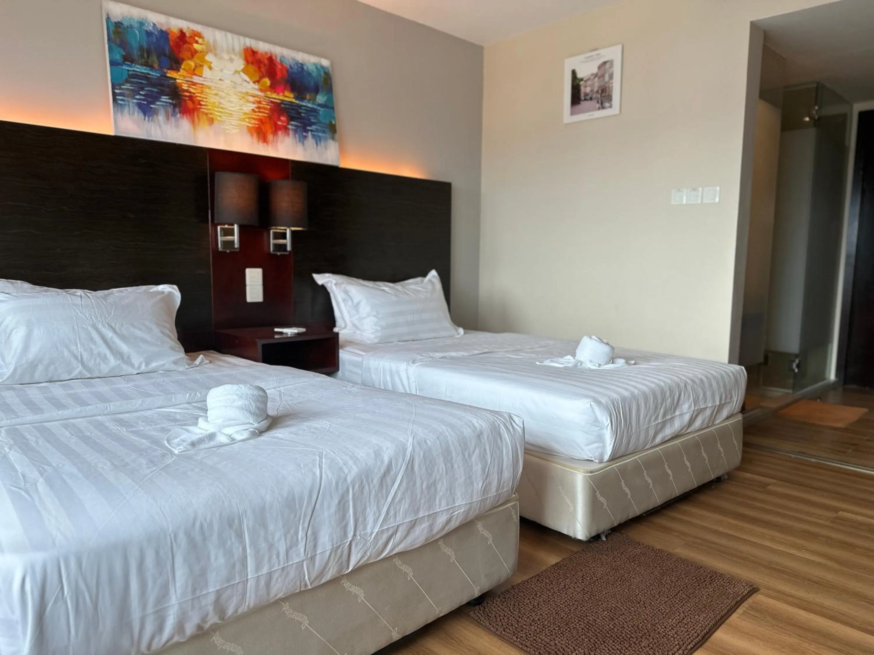 Photo of the whole room, Bed in Greenage MingSuite 明绿时代套房 Kota Kinabalu 亚庇市中心