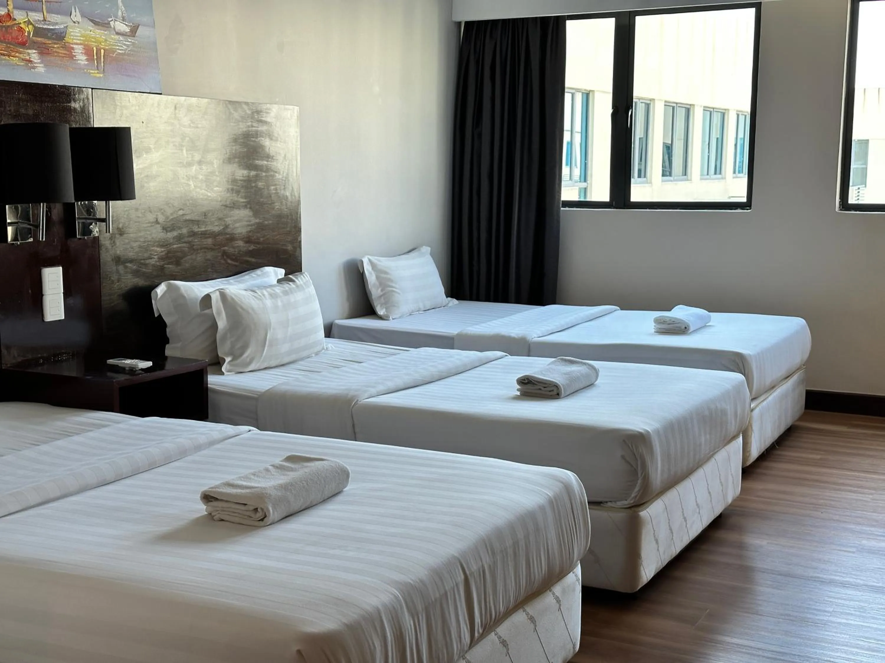 Photo of the whole room, Bed in Greenage MingSuite 明绿时代套房 Kota Kinabalu 亚庇市中心