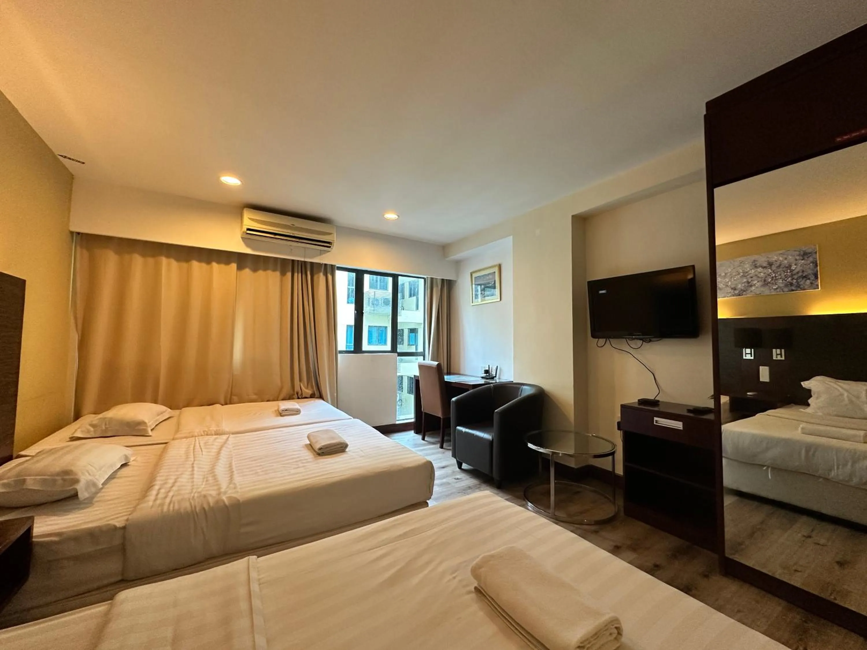 Photo of the whole room, Bed in Greenage MingSuite 明绿时代套房 Kota Kinabalu 亚庇市中心