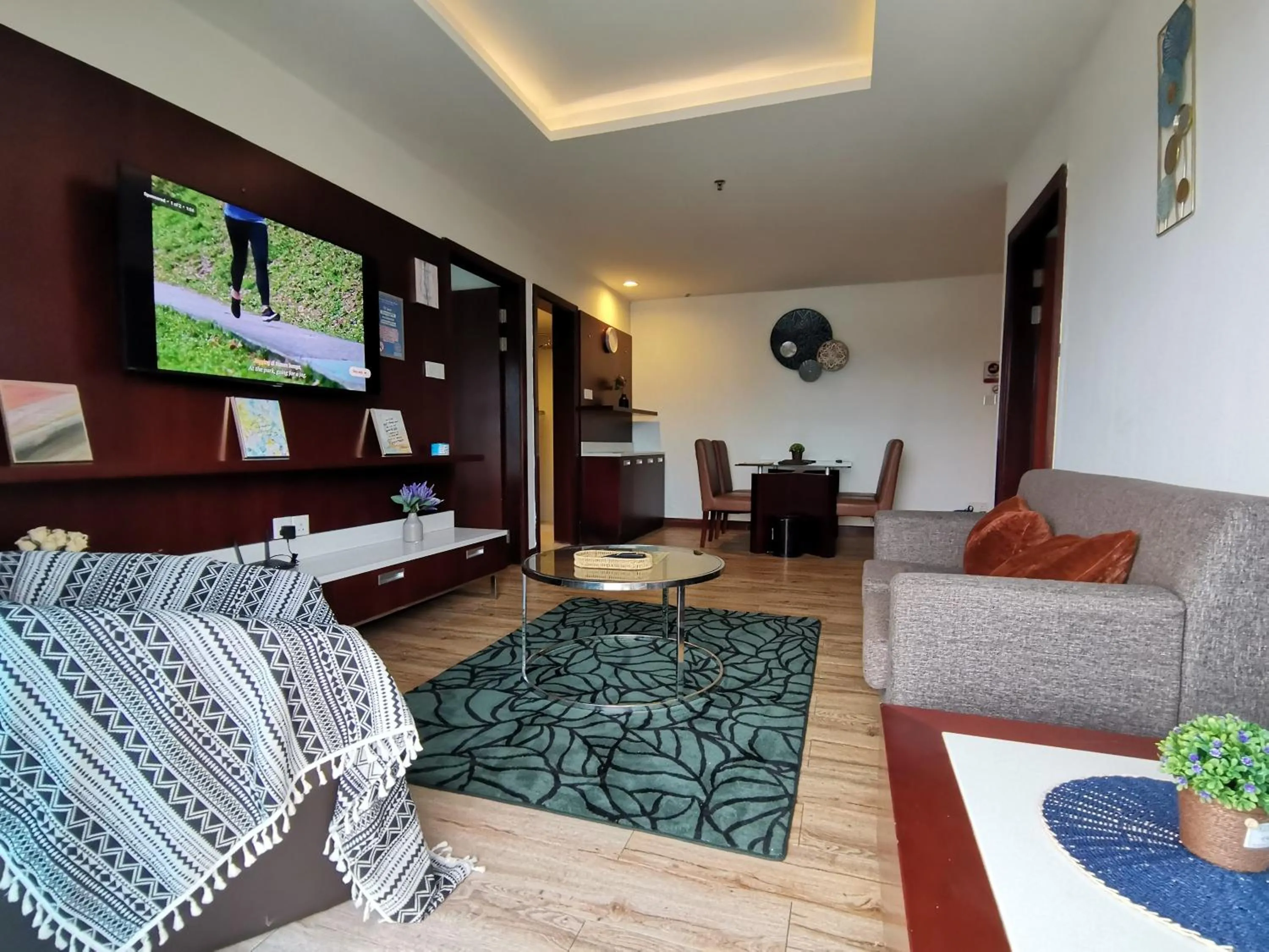 Communal lounge/ TV room in Greenage MingSuite 明绿时代套房 Kota Kinabalu 亚庇市中心