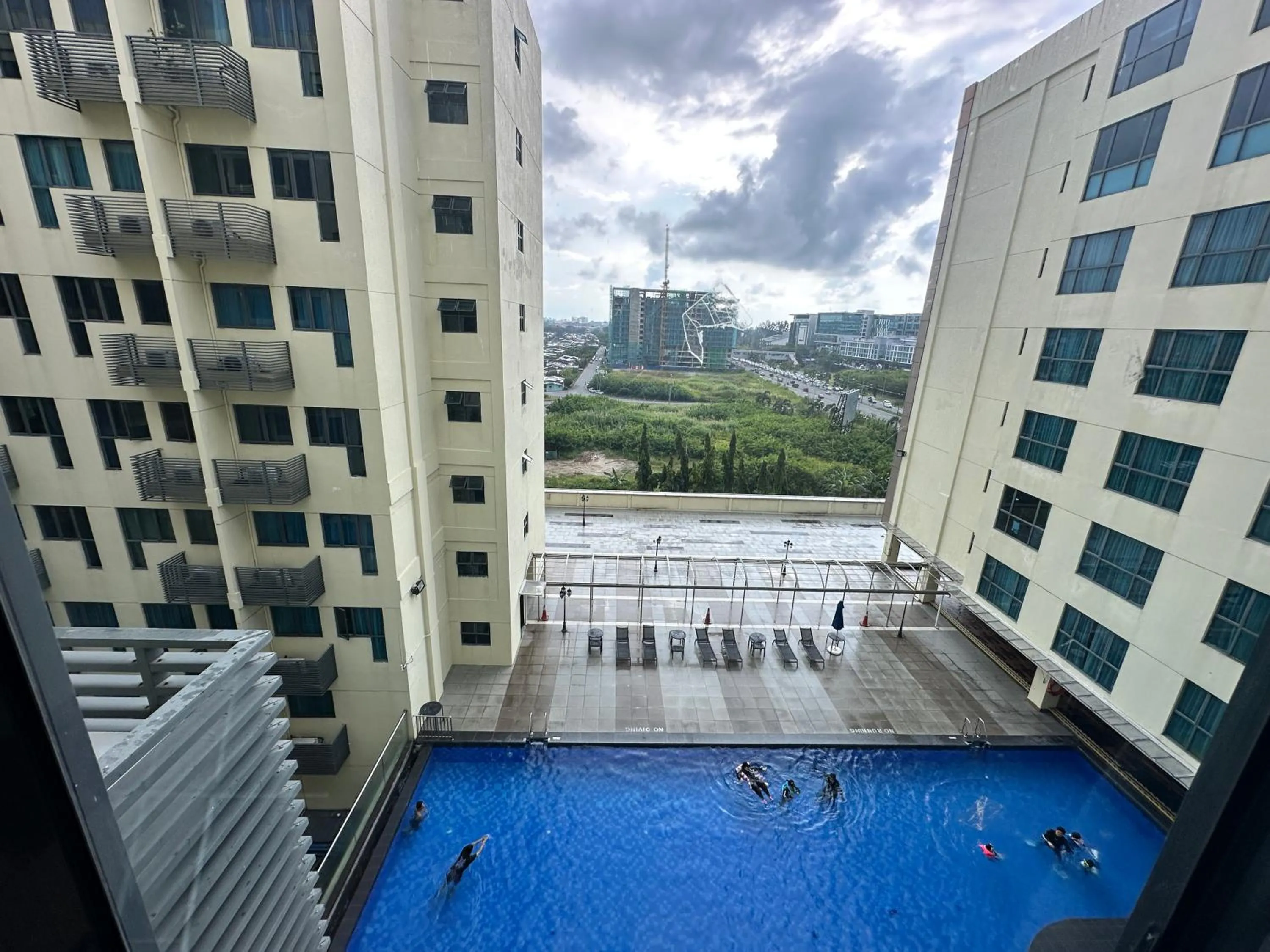 Pool view in Greenage MingSuite 明绿时代套房 Kota Kinabalu 亚庇市中心