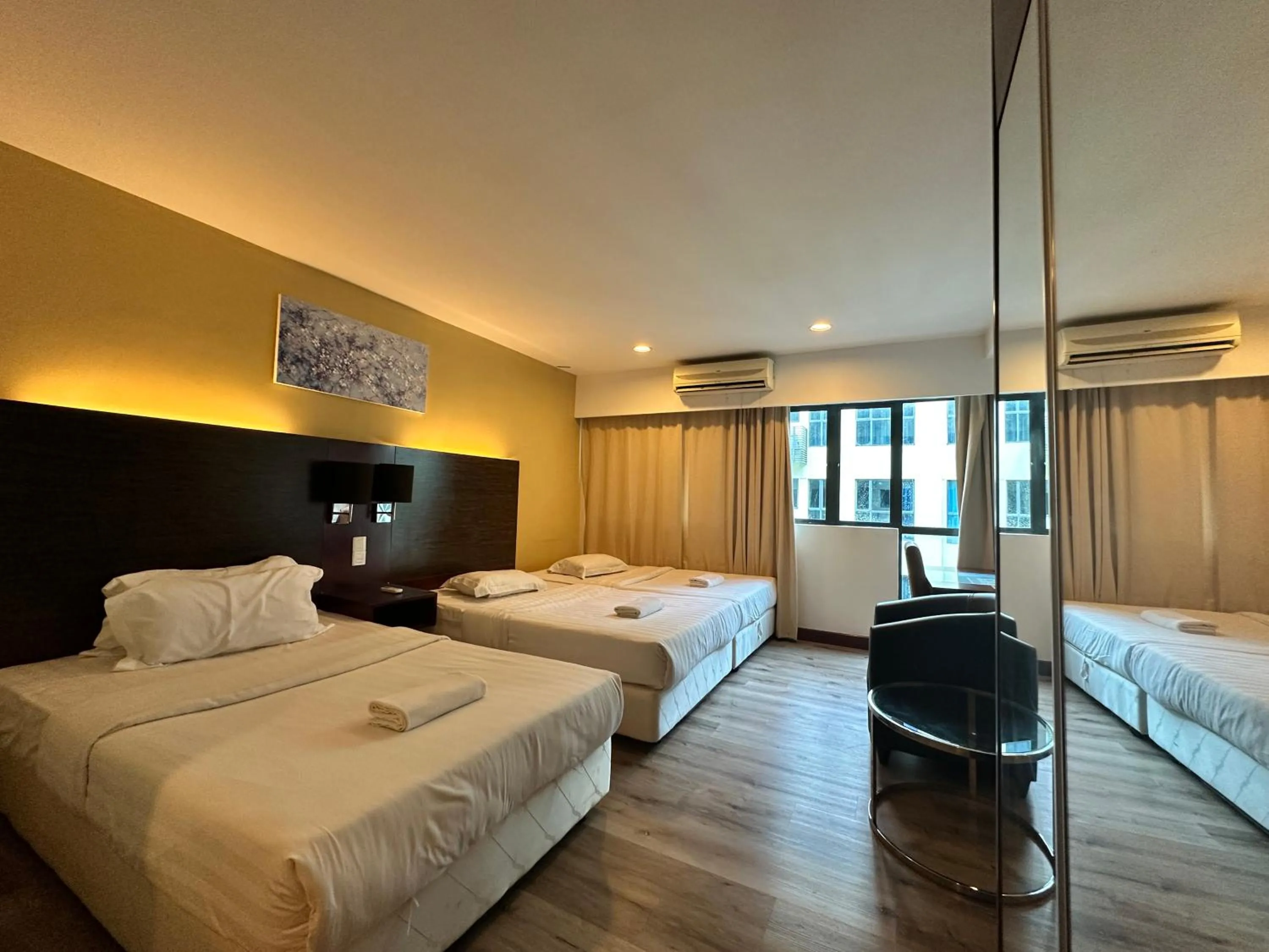 Photo of the whole room, Bed in Greenage MingSuite 明绿时代套房 Kota Kinabalu 亚庇市中心