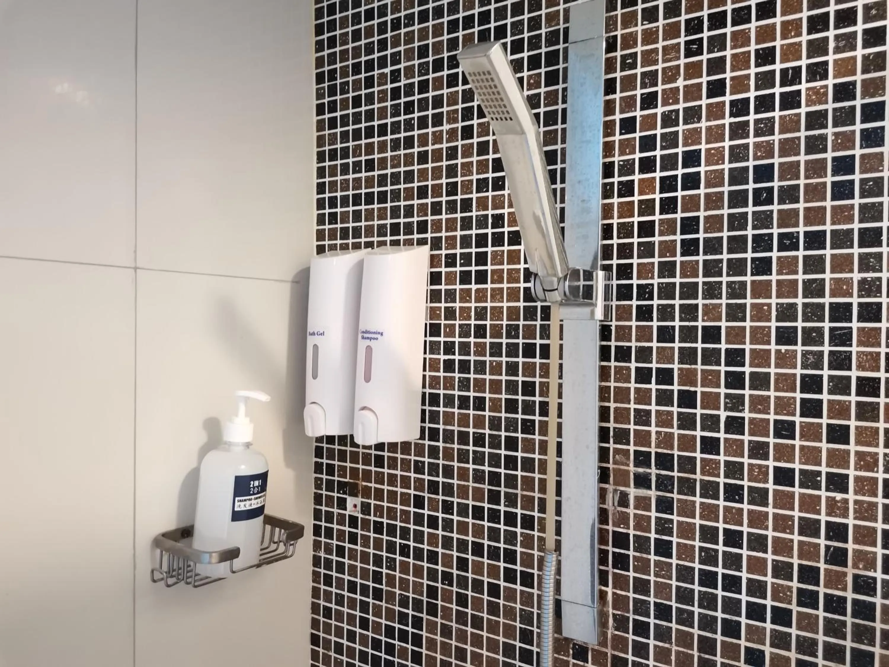 Shower in Greenage MingSuite 明绿时代套房 Kota Kinabalu 亚庇市中心