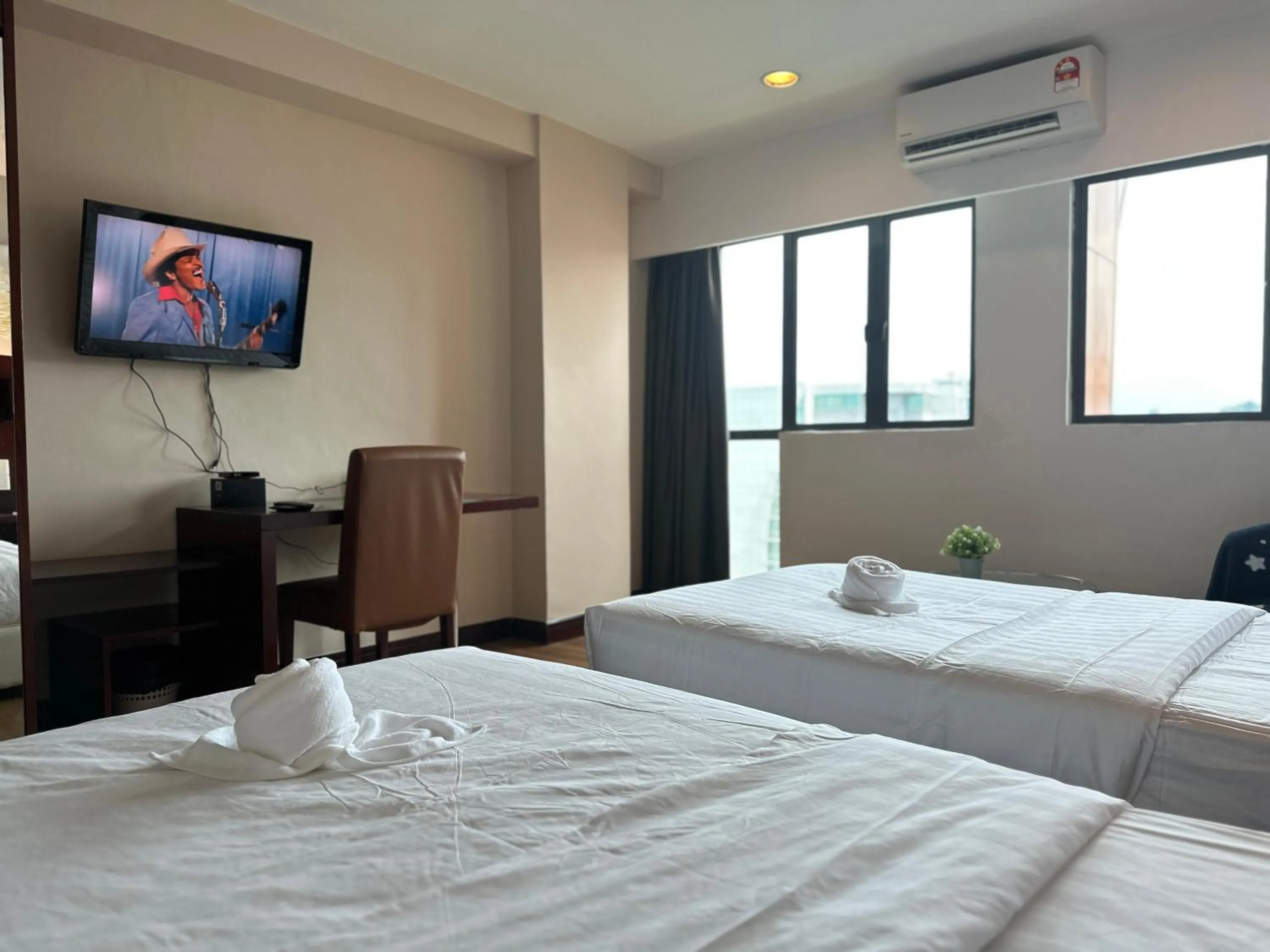 Photo of the whole room, Bed in Greenage MingSuite 明绿时代套房 Kota Kinabalu 亚庇市中心