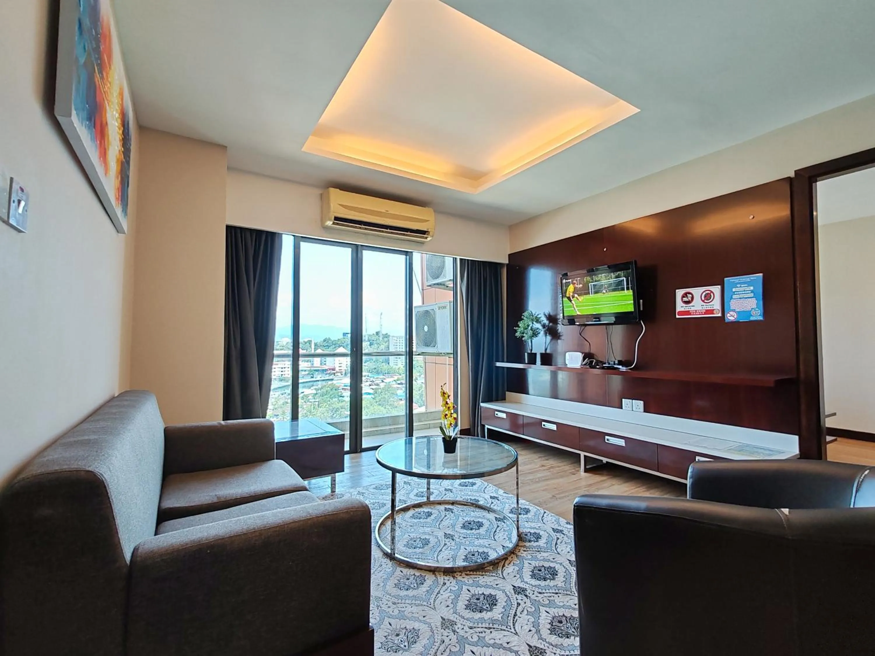 Communal lounge/ TV room in Greenage MingSuite 明绿时代套房 Kota Kinabalu 亚庇市中心