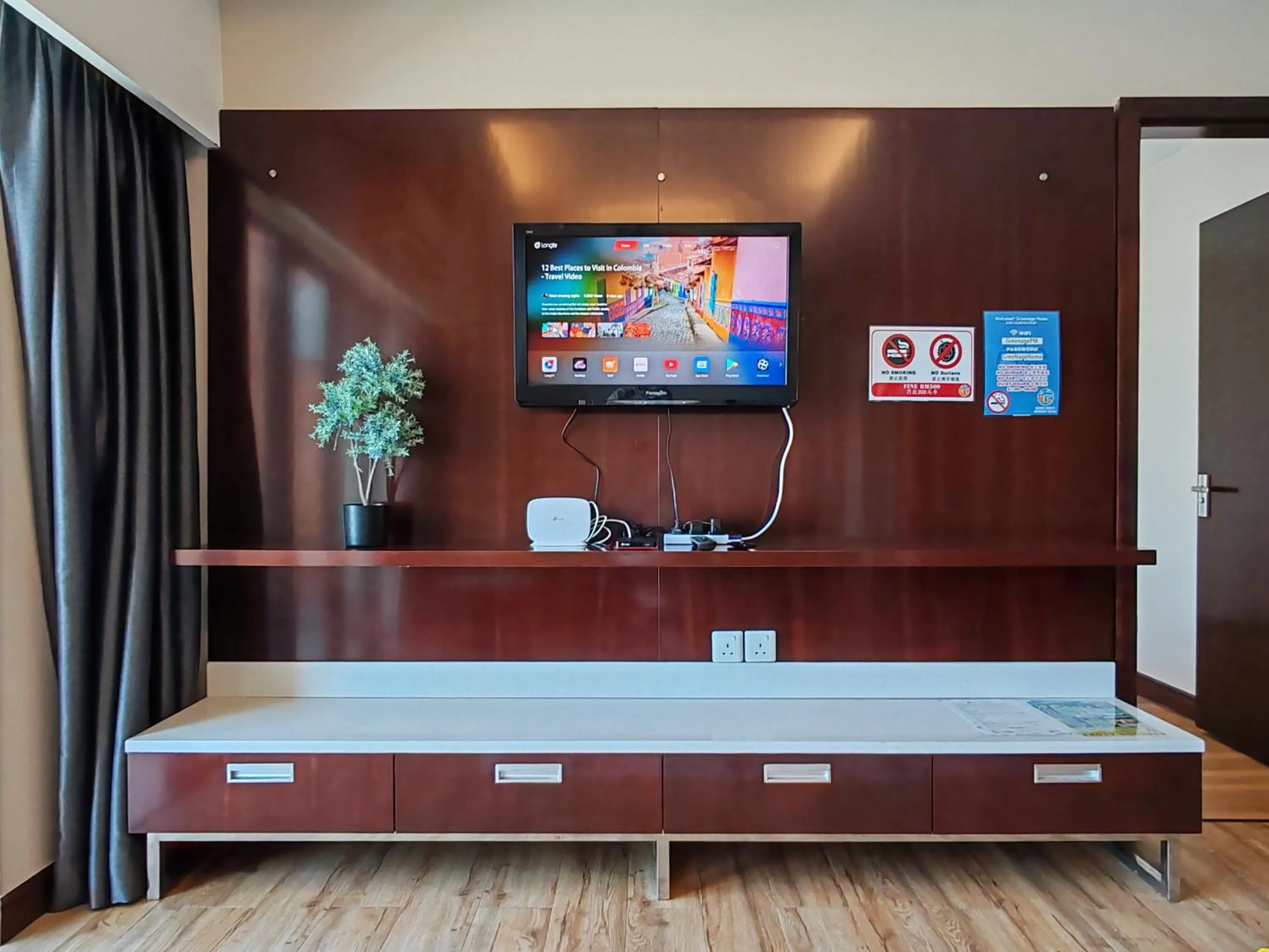 Communal lounge/ TV room in Greenage MingSuite 明绿时代套房 Kota Kinabalu 亚庇市中心