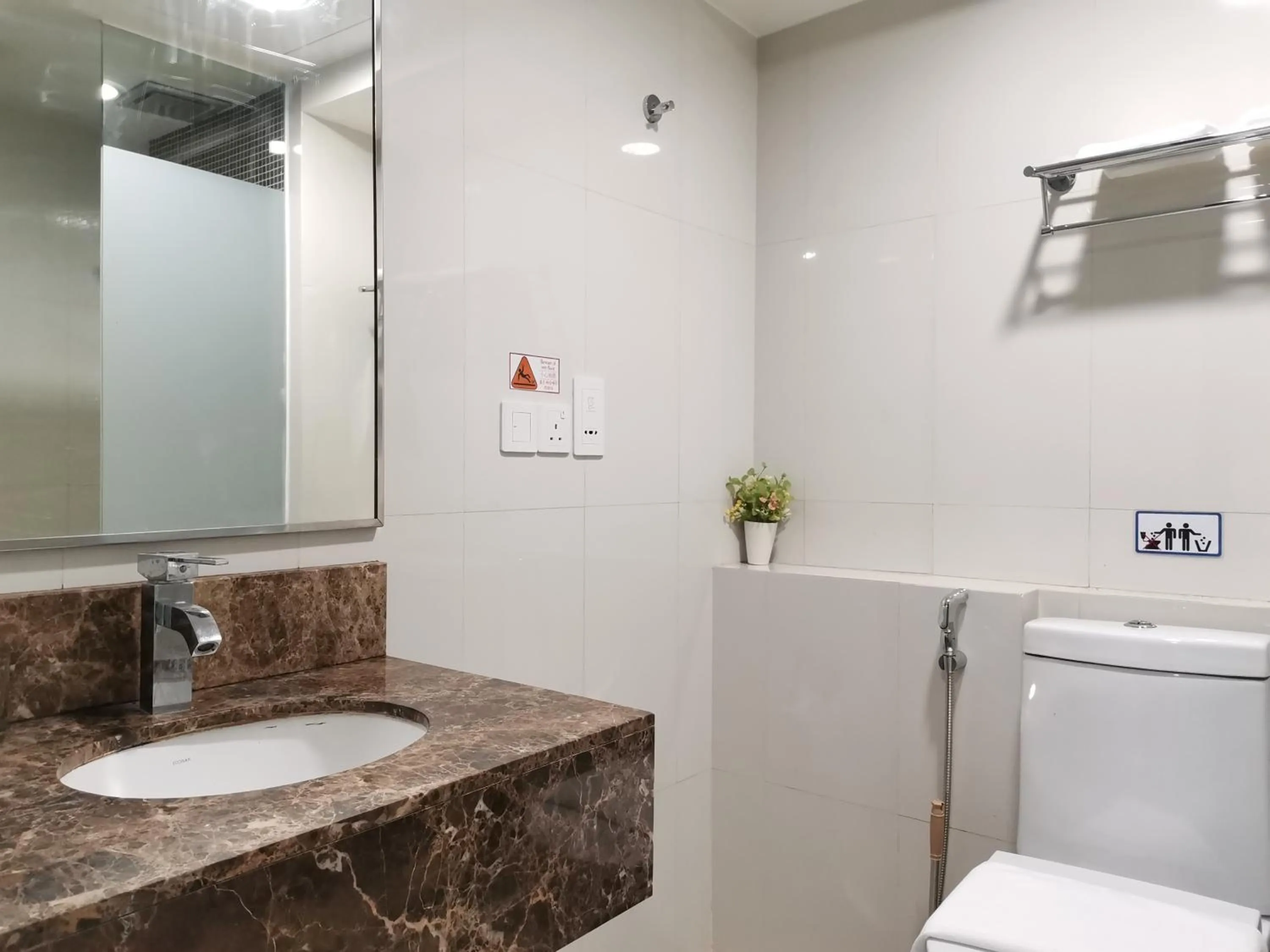 Toilet in Greenage MingSuite 明绿时代套房 Kota Kinabalu 亚庇市中心