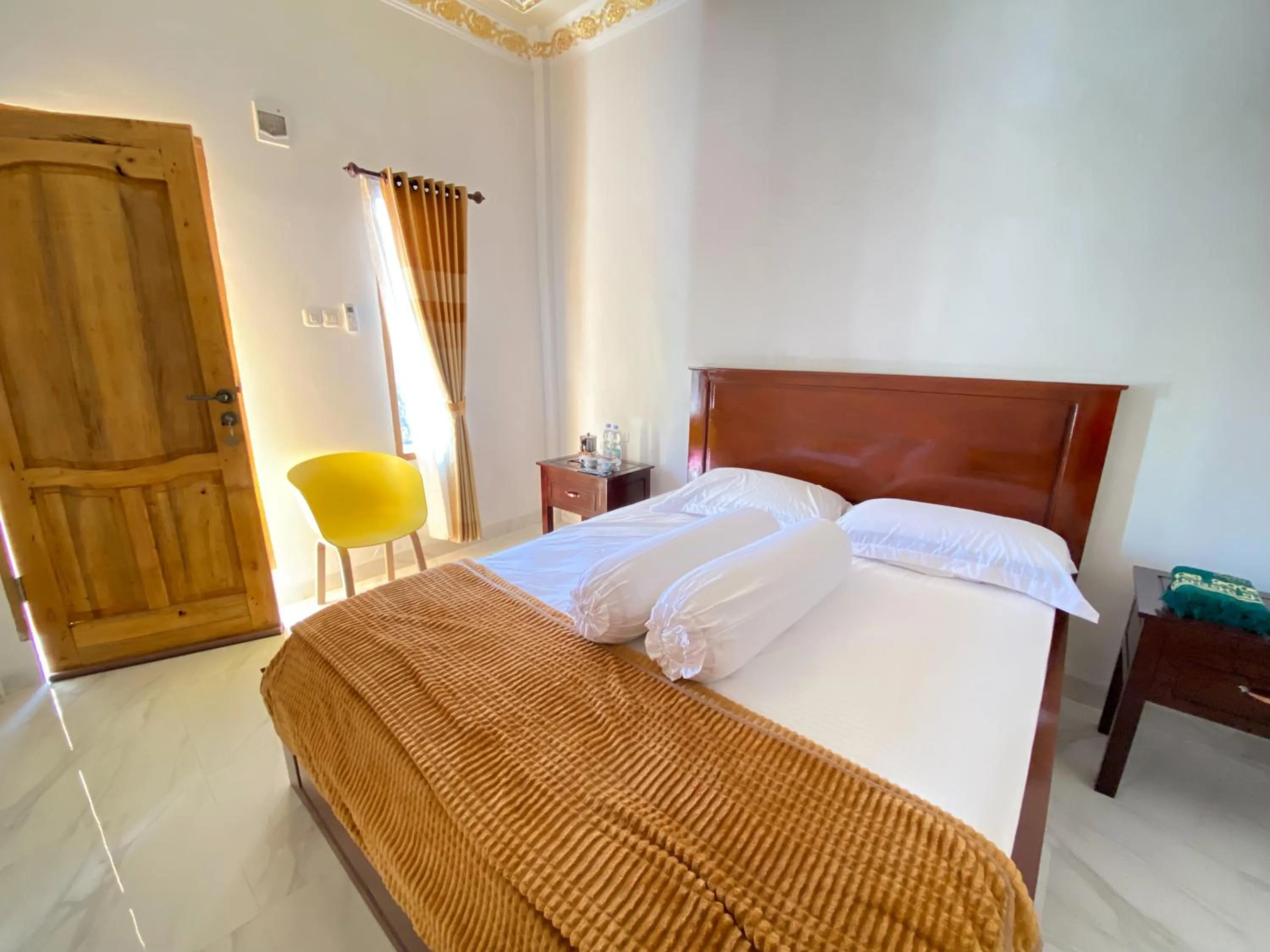 Bedroom, Bed in Rumah Windy Guest House Bira