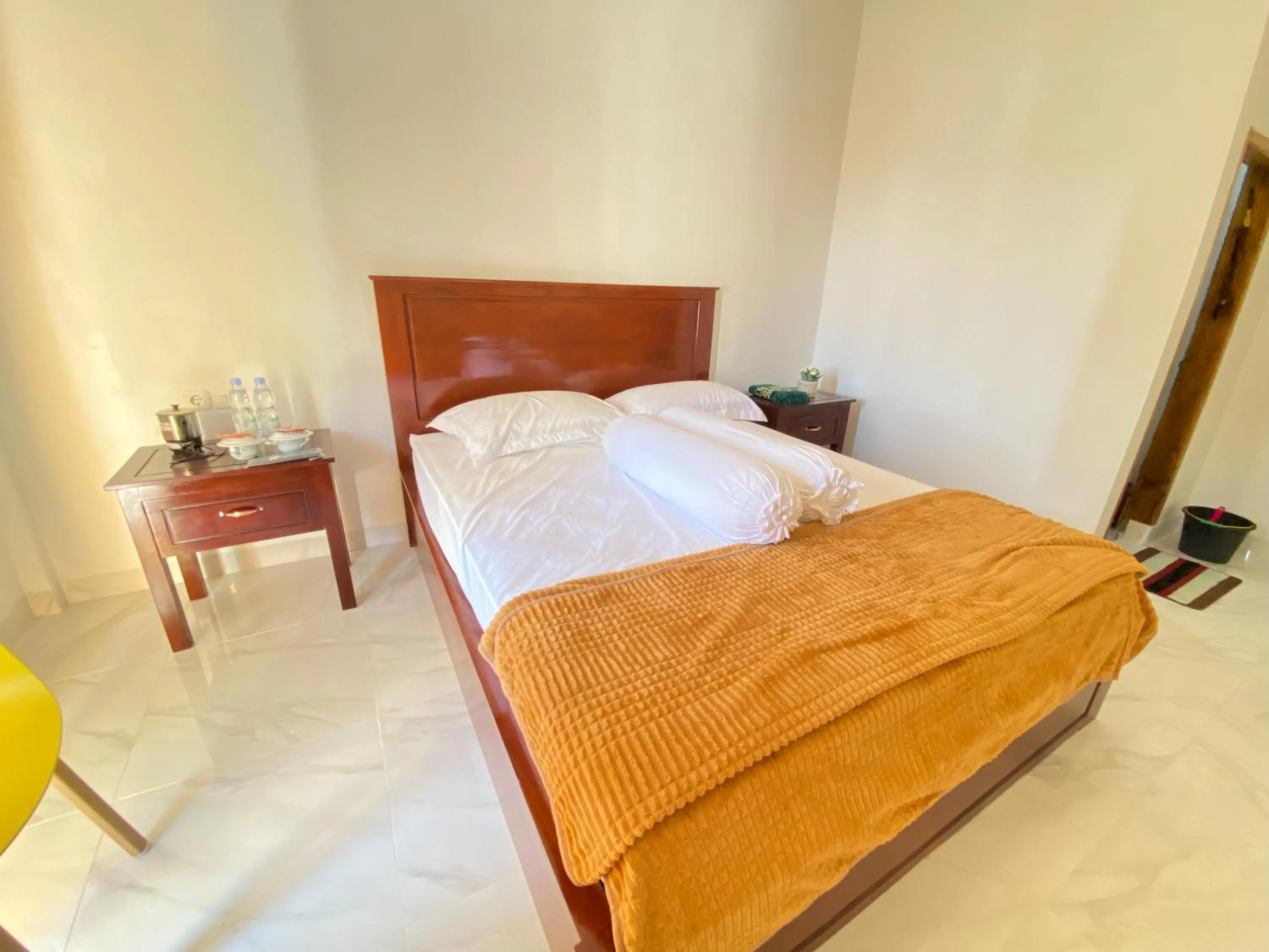 Bedroom, Bed in Rumah Windy Guest House Bira