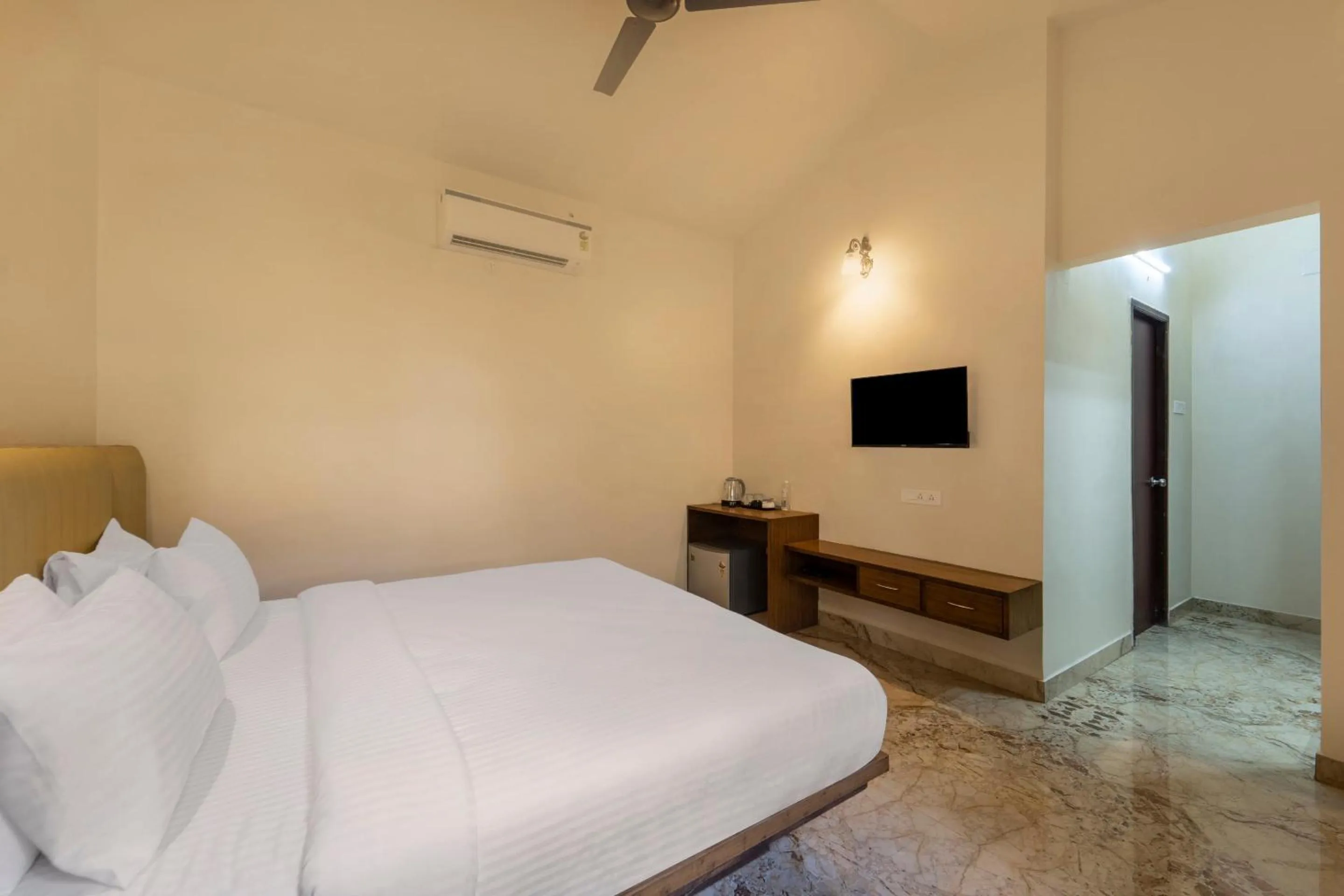 Bedroom, Bed in Palette - Coastal Grand Hotels & Resorts, OMR