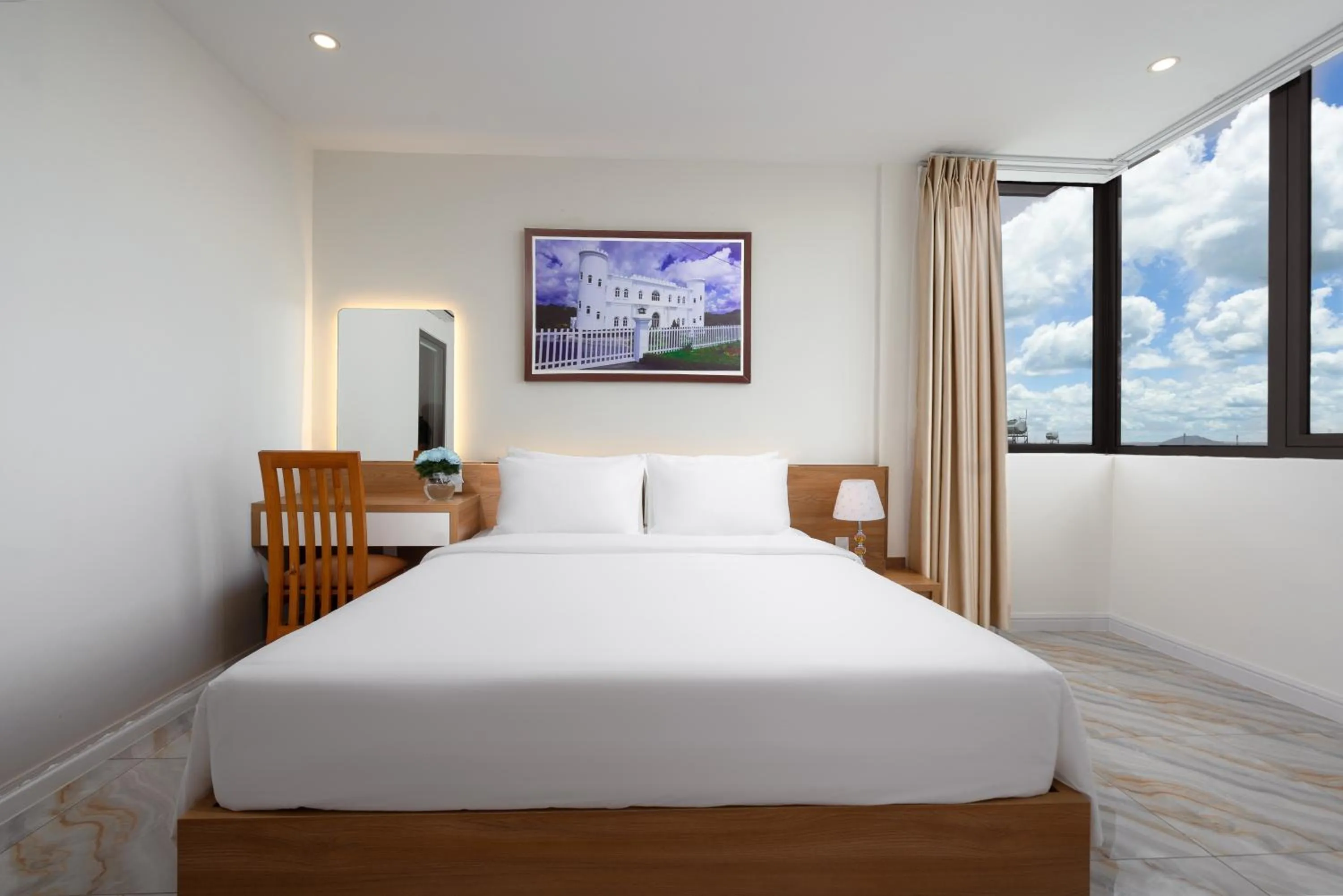 Bed in DONG PHUONG HOTEL