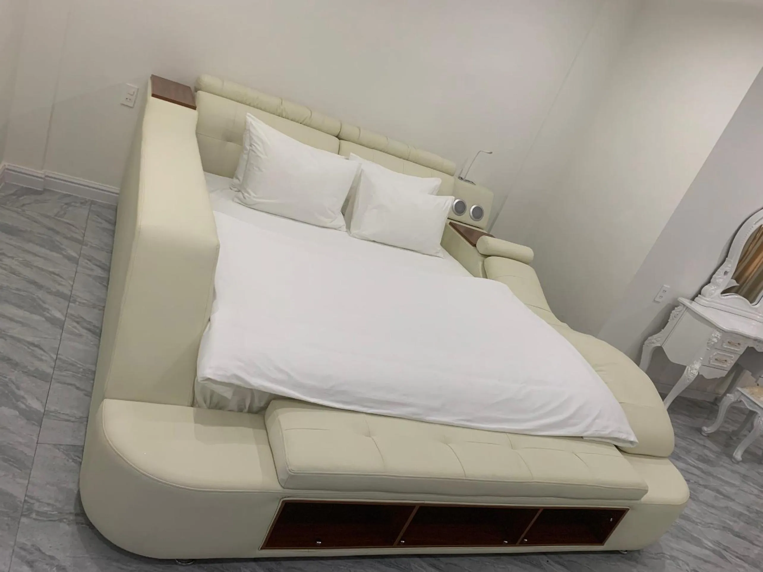 Bed in DONG PHUONG HOTEL