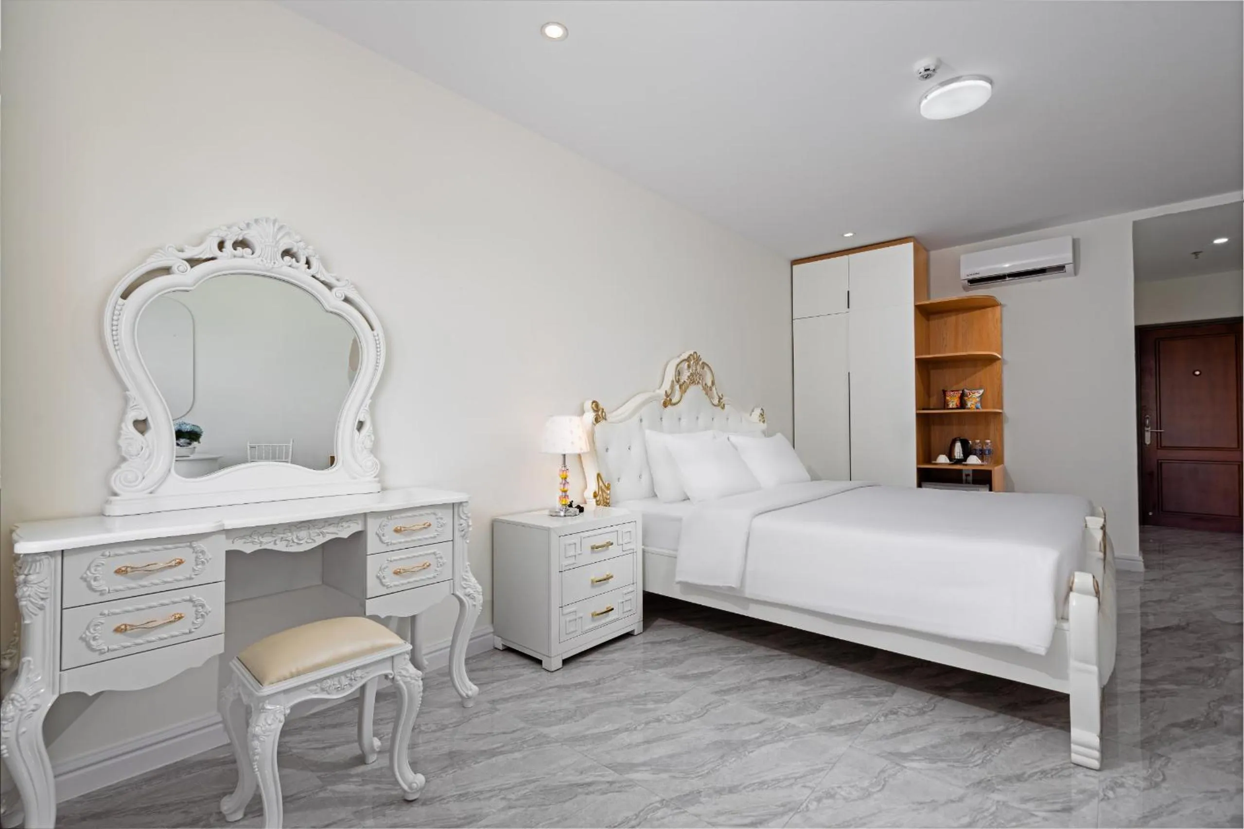 hair dresser, Bed in DONG PHUONG HOTEL