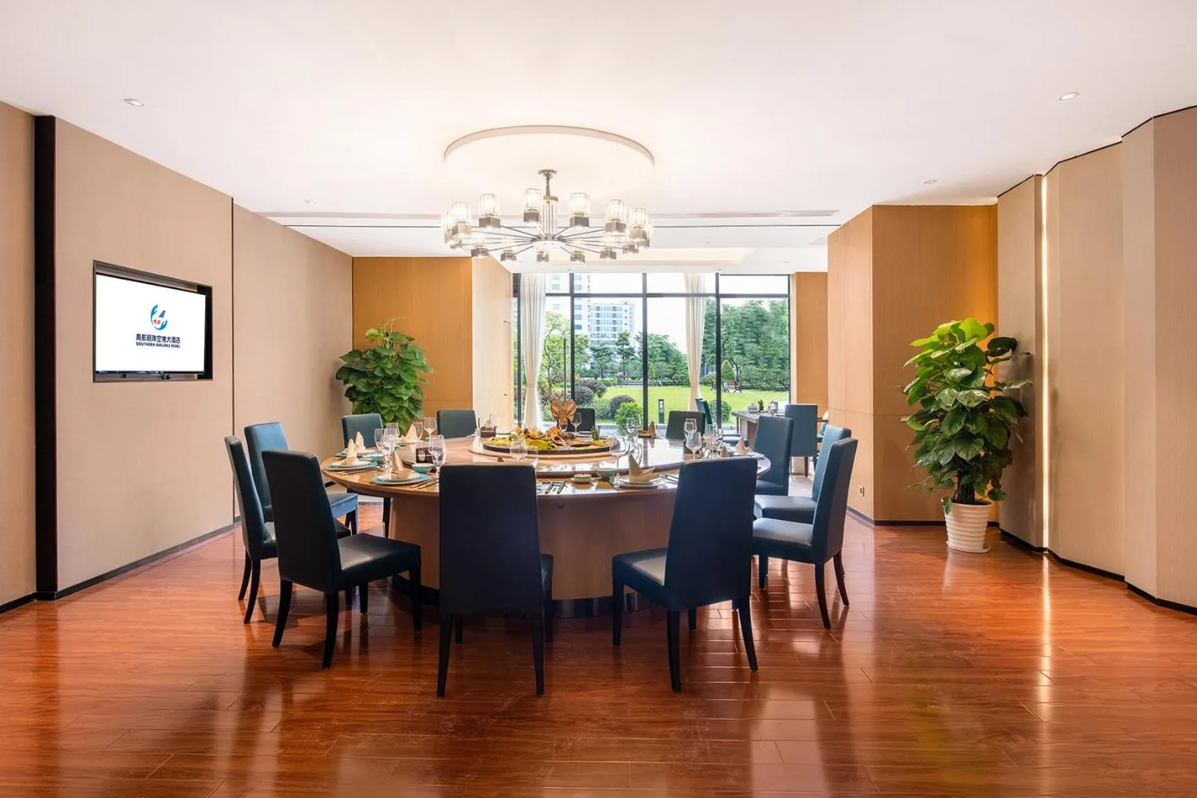 Dining area in Guangzhou Southern Airlines Pearl Airport Hotel