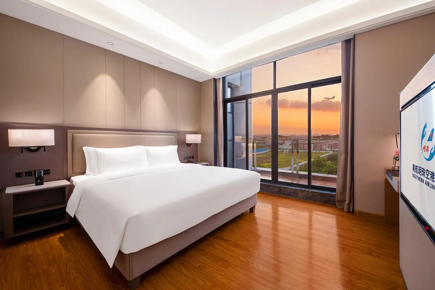 Bedroom, Bed in Guangzhou Southern Airlines Pearl Airport Hotel