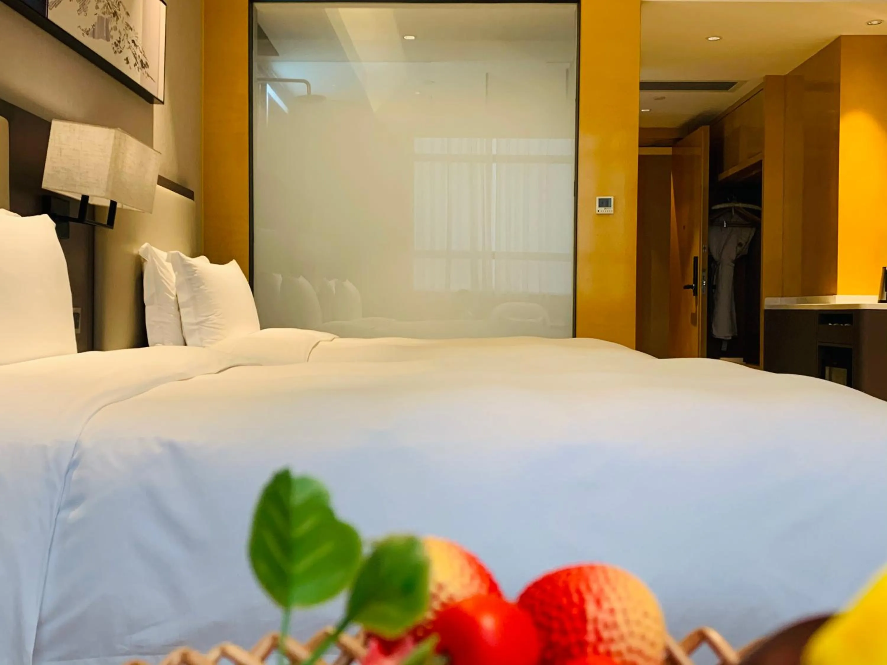 Photo of the whole room, Bed in Guangzhou Southern Airlines Pearl Airport Hotel