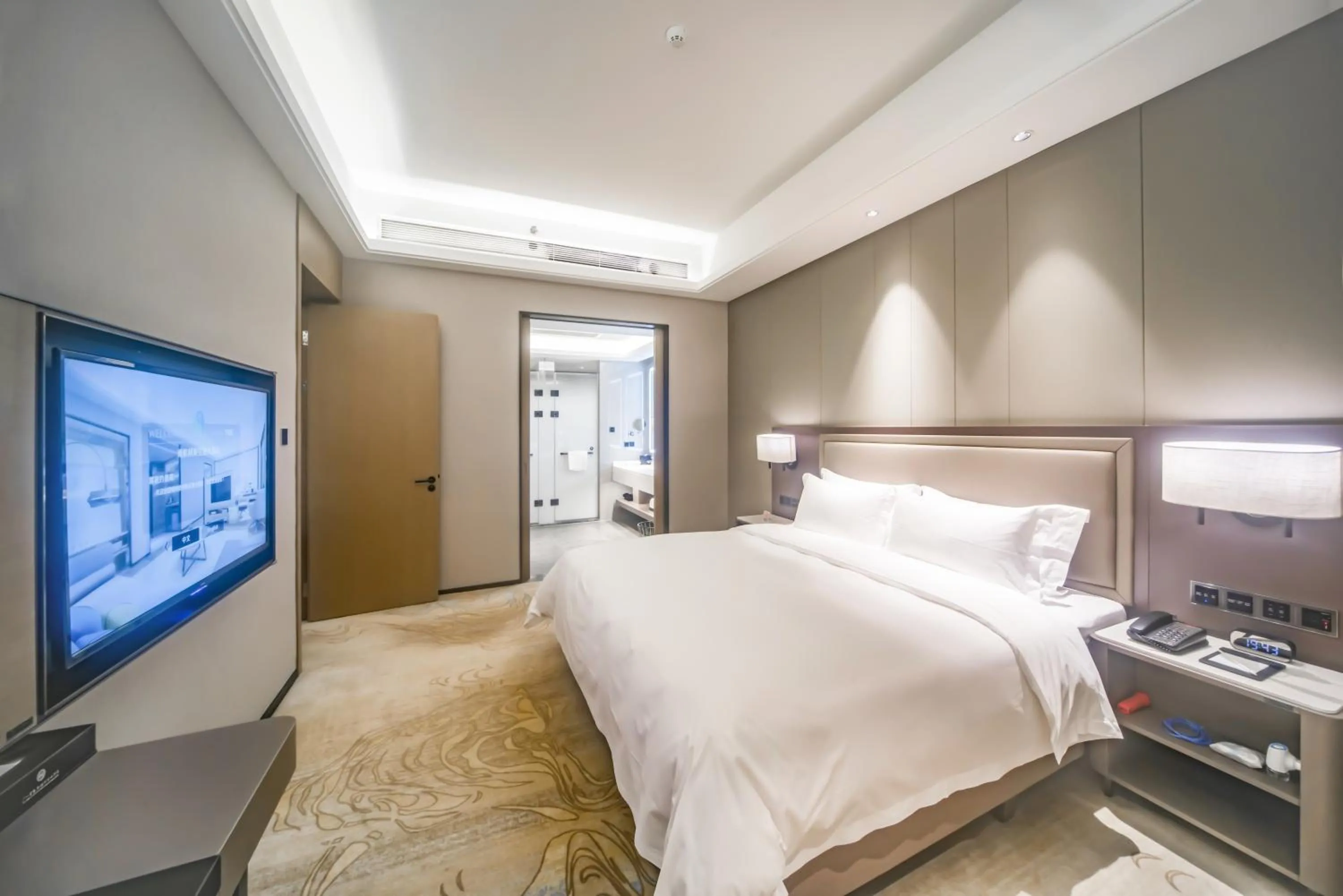 Bedroom, Bed in Guangzhou Southern Airlines Pearl Airport Hotel