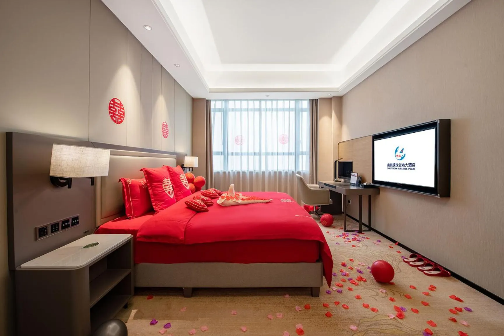 Bed in Guangzhou Southern Airlines Pearl Airport Hotel