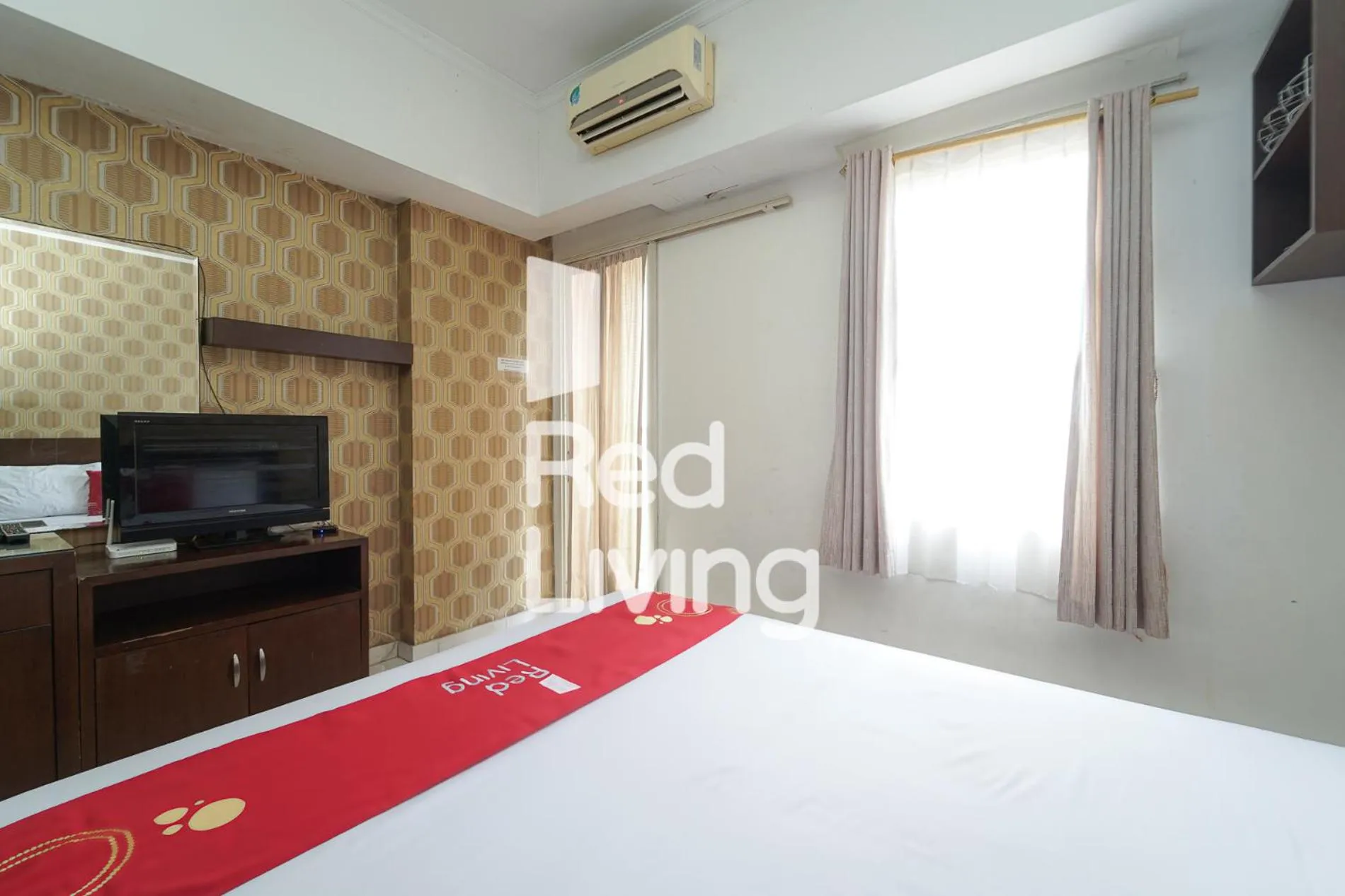 Bedroom, Bed in RedLiving Apartemen Margonda Residence 2 - Pridama Room