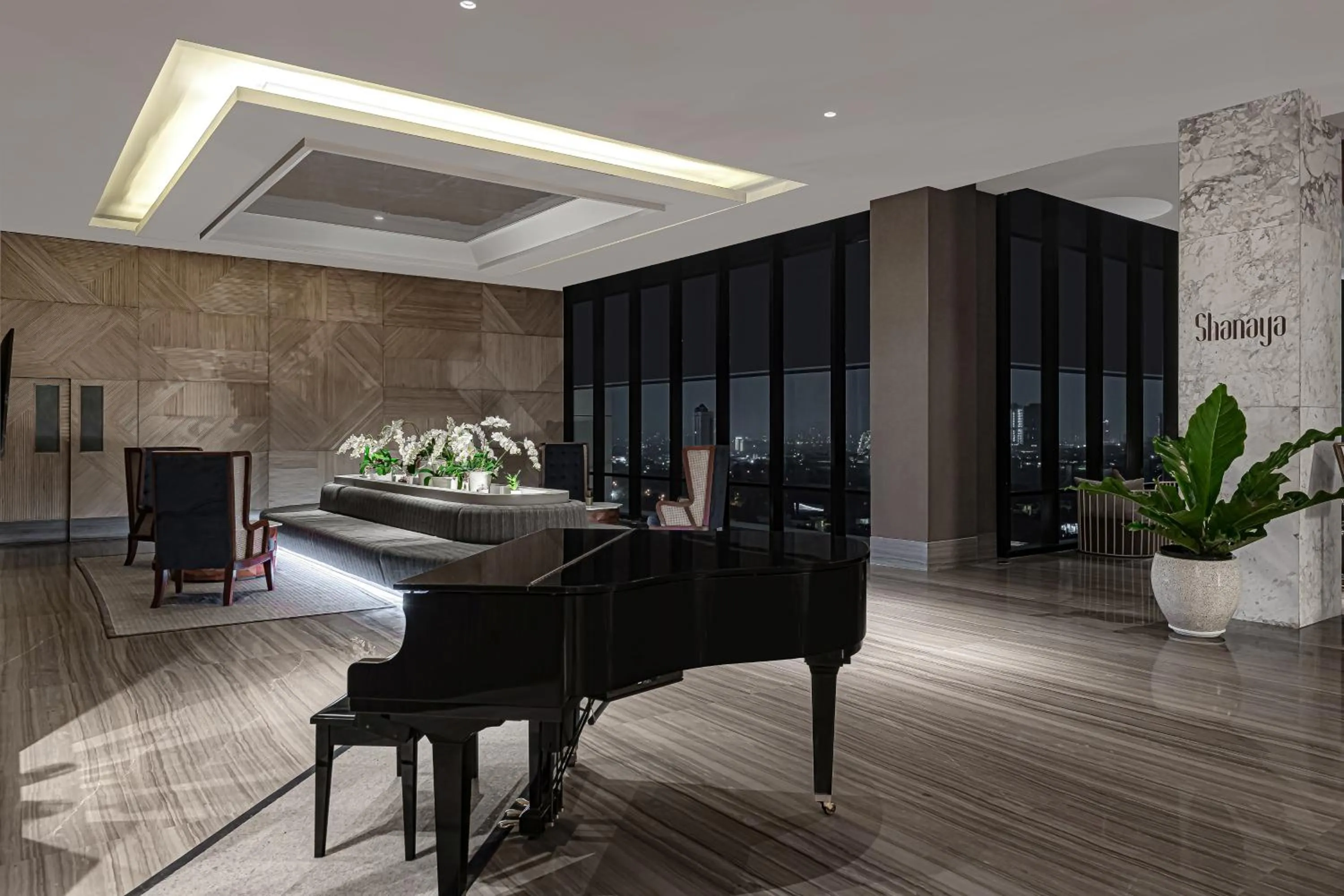 Lobby or reception in Whiz Luxe Hotel Spazio Surabaya