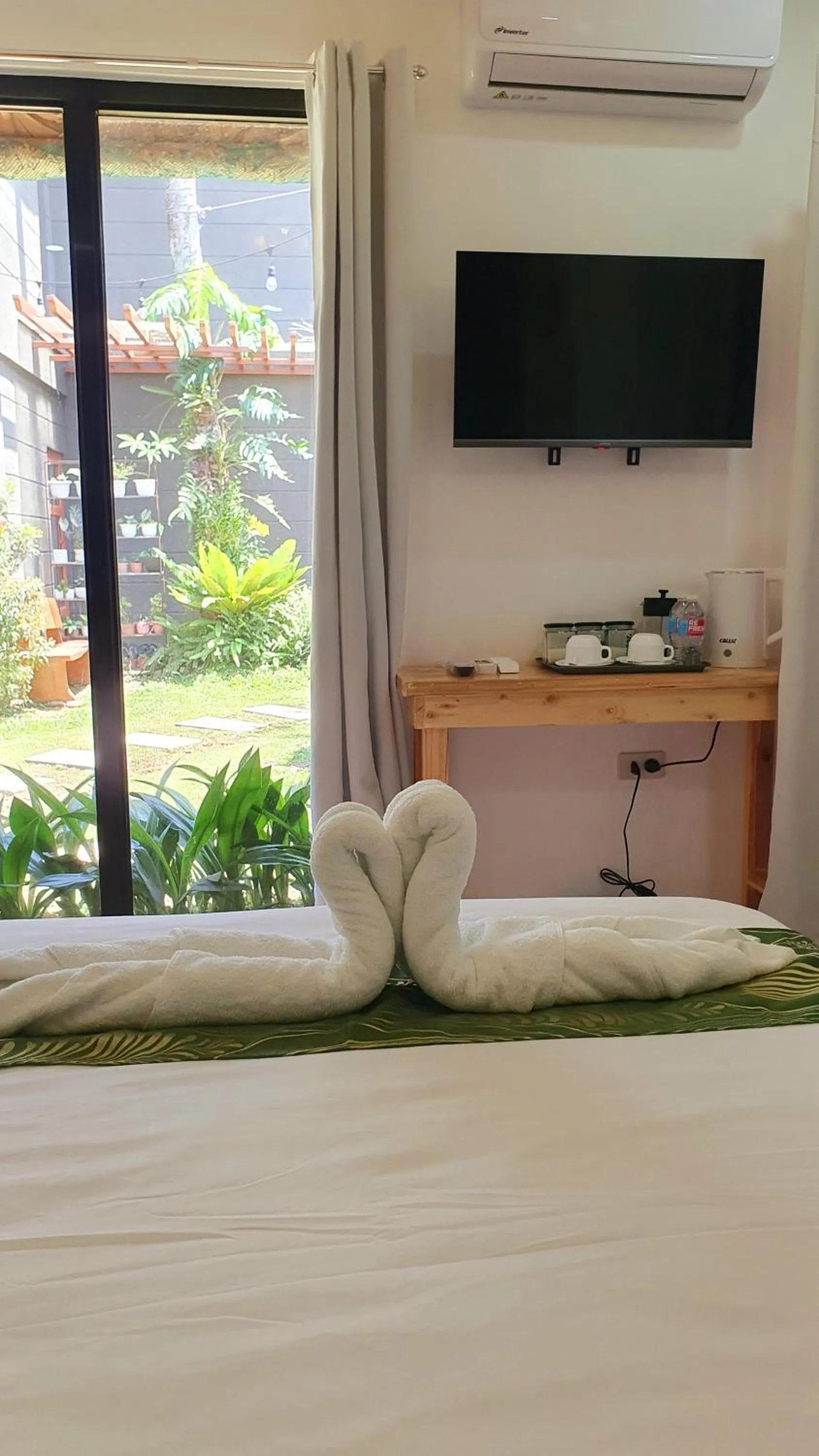 TV and multimedia, Bed in The Farm Shack by SMS Hospitality