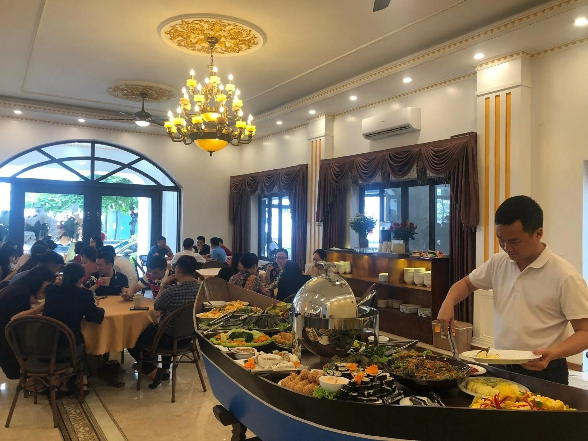 Restaurant/places to eat in Vsana Vu Son Hotel