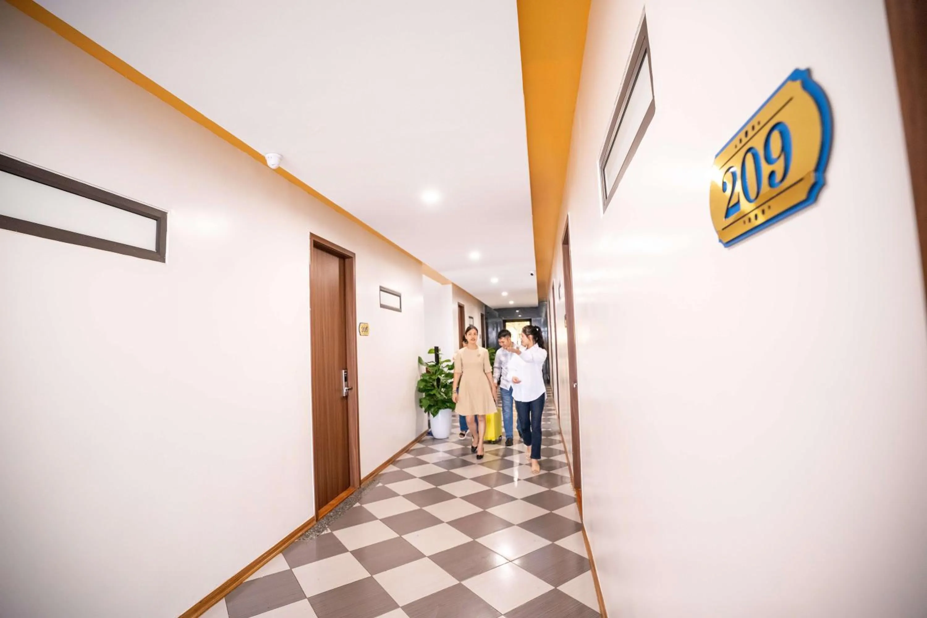 group of guests in Vsana Vu Son Hotel