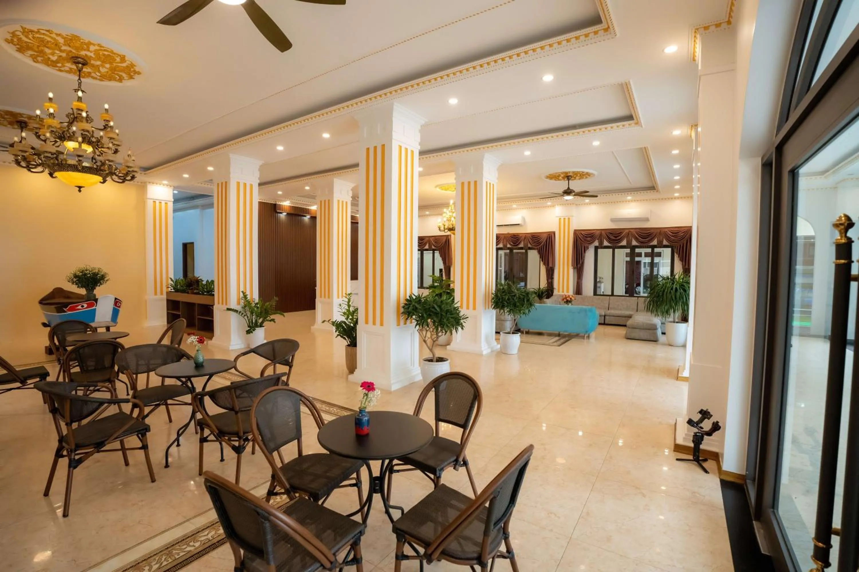 Seating area in Vsana Vu Son Hotel