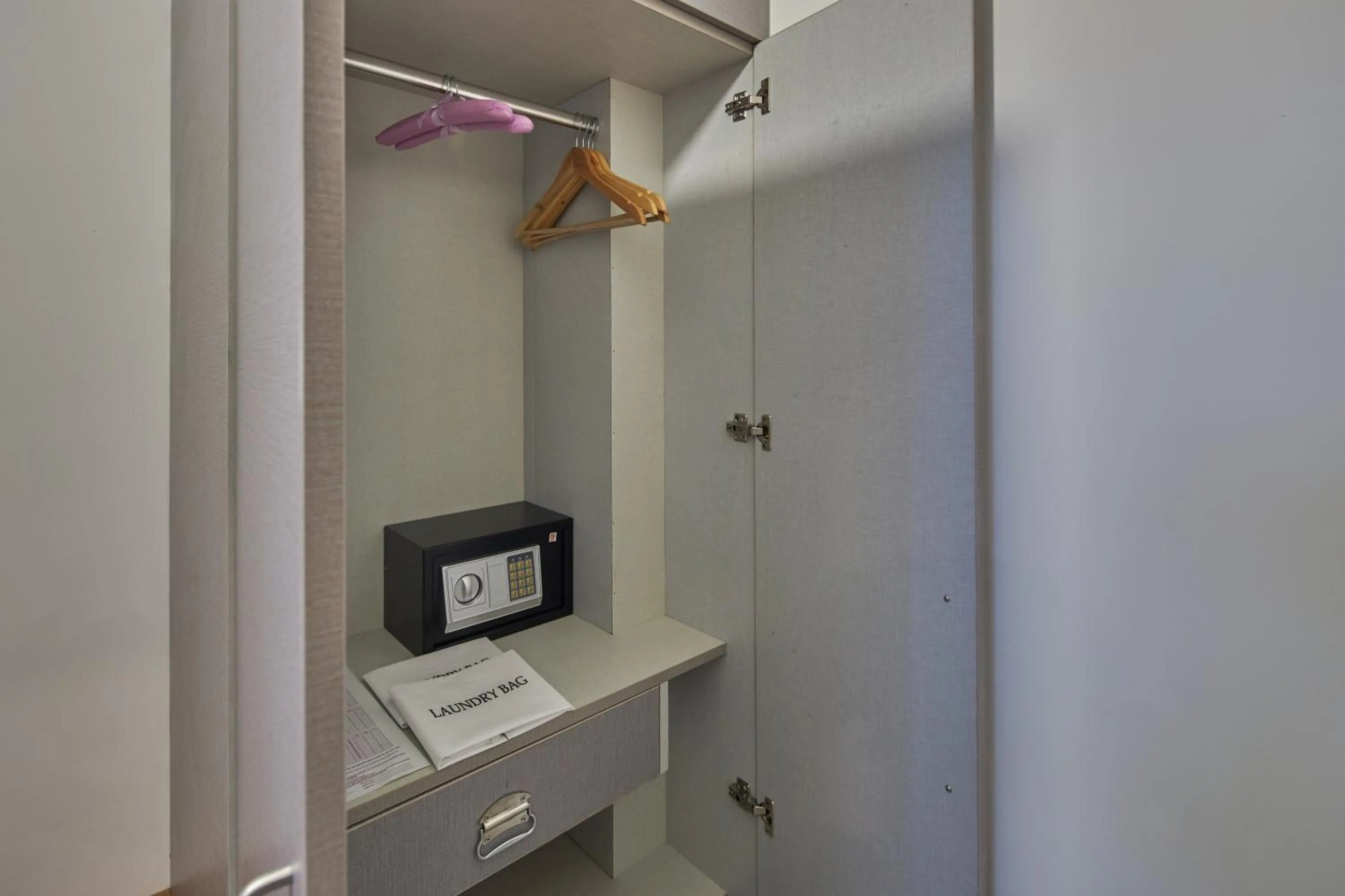 oven in Regenta Inn 4th Block Koramangala Bangalore