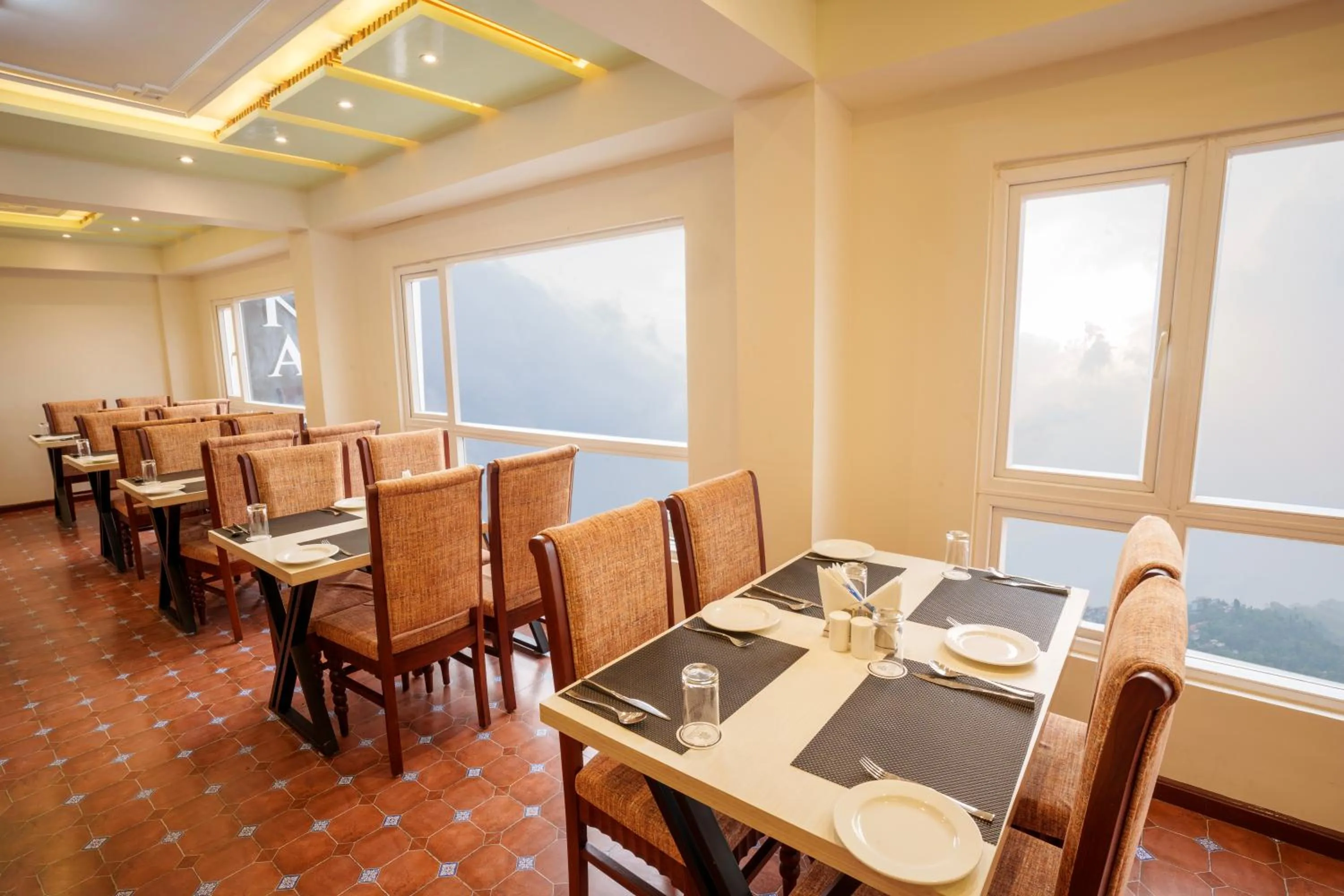 Restaurant/places to eat in Q SAINA Mapham