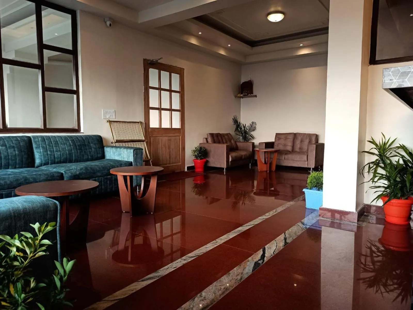 Text overlay in Q SAINA Mapham