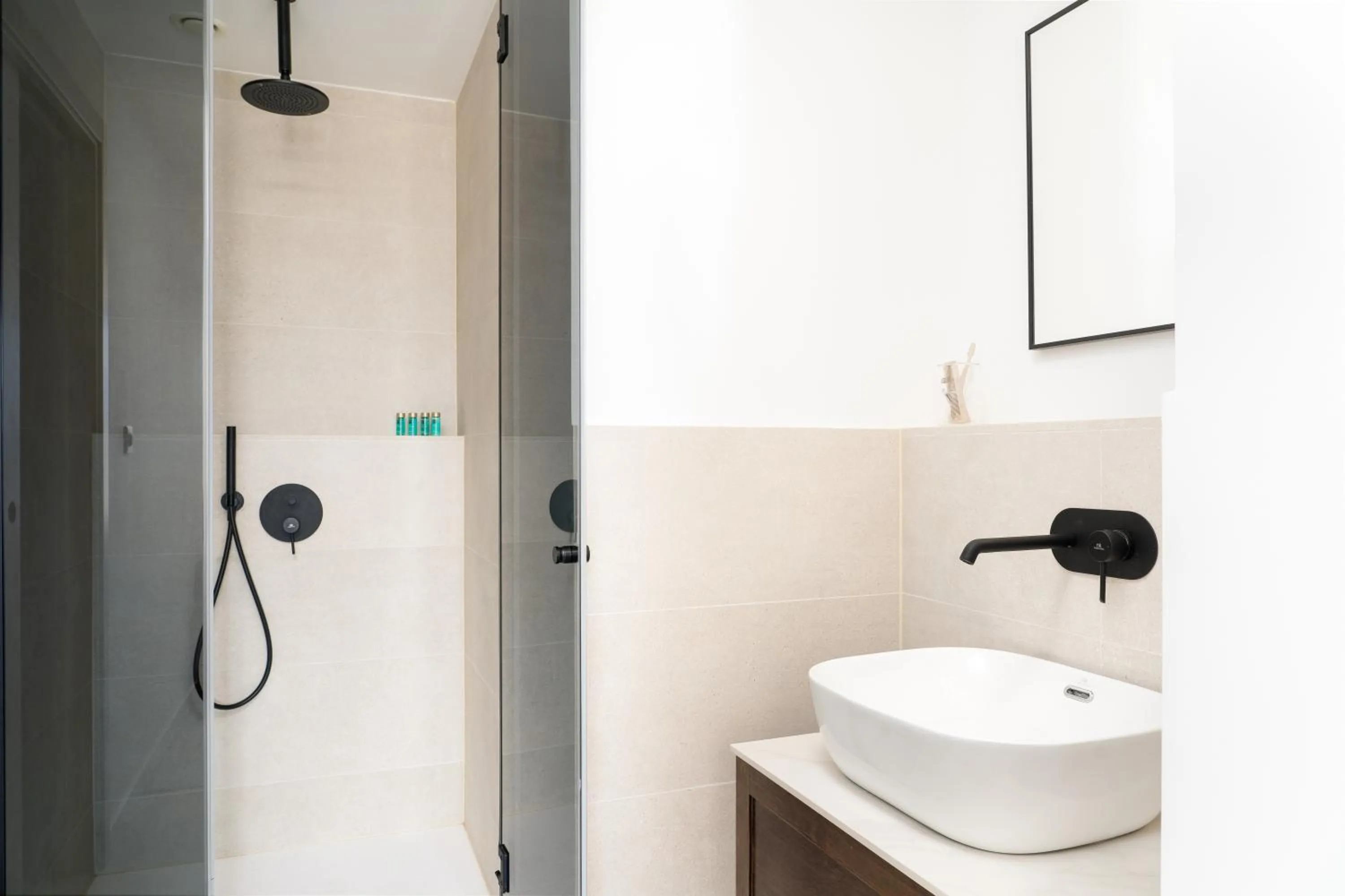 Shower in TSA La Rambla