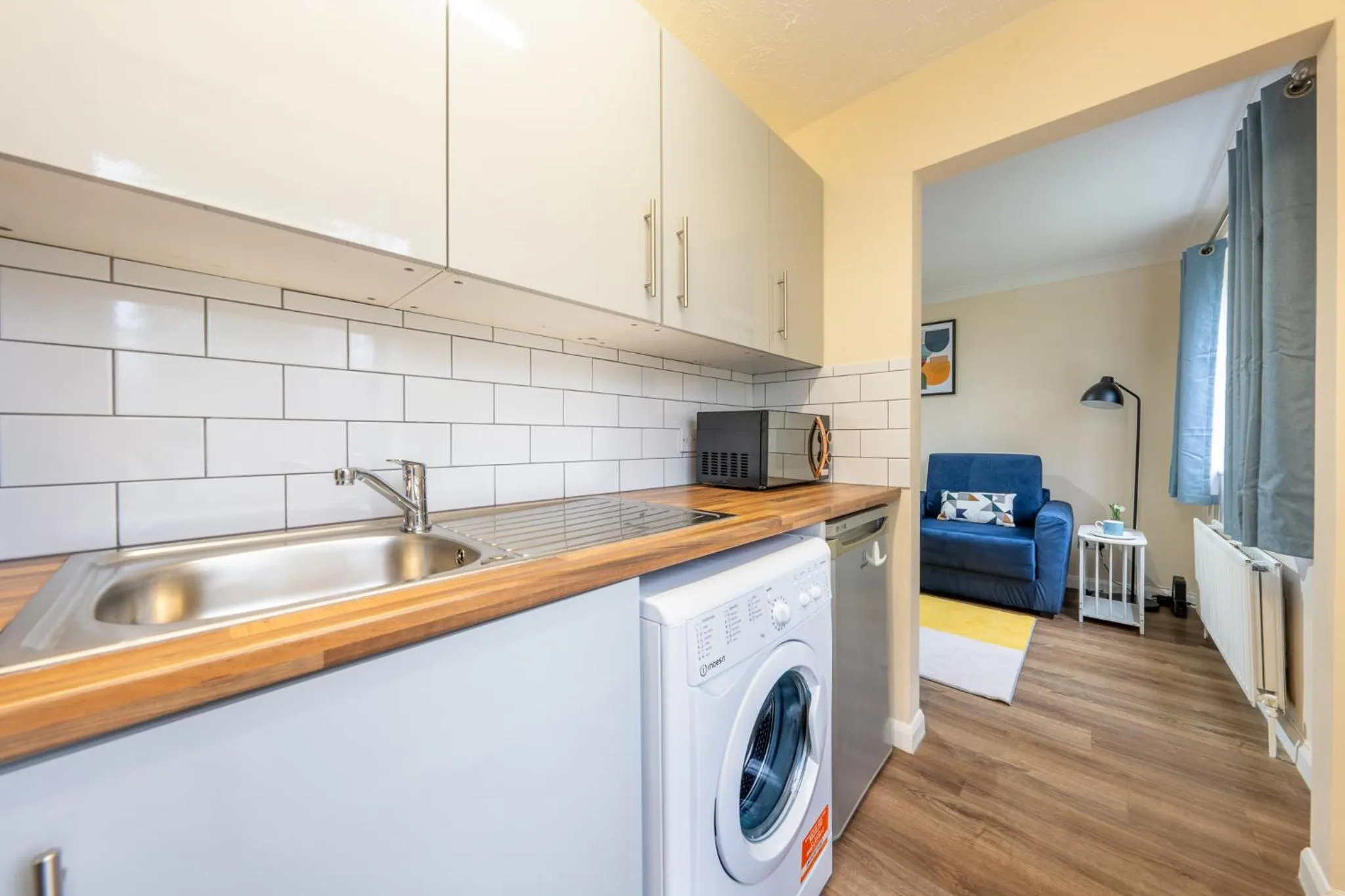 Kitchen or kitchenette in Grange Studio Apartment - Heathrow