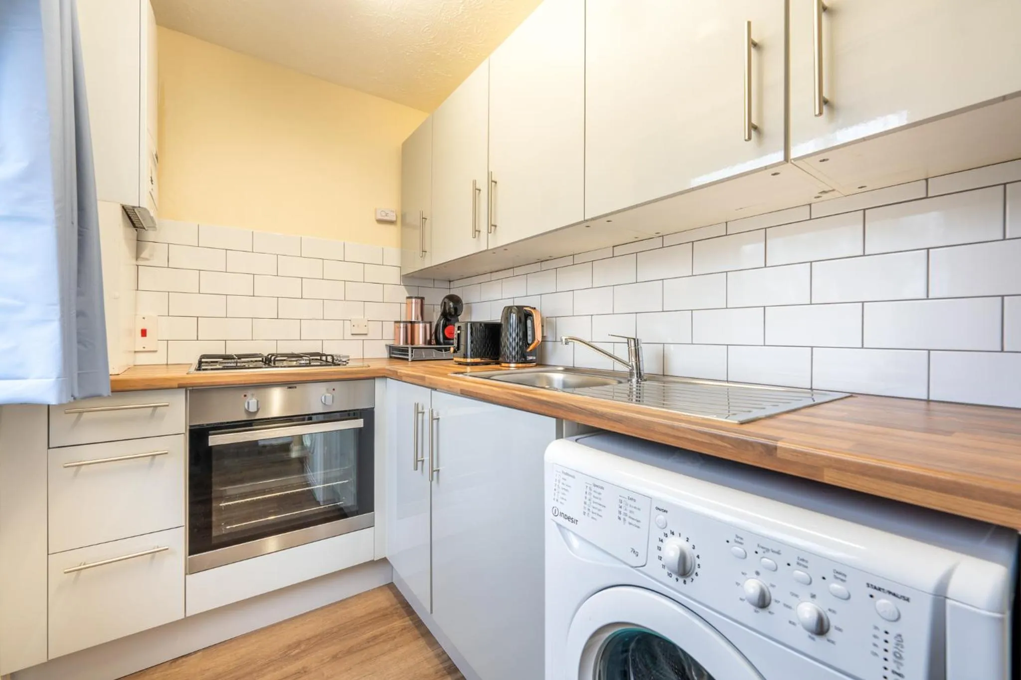 Kitchen or kitchenette in Grange Studio Apartment - Heathrow