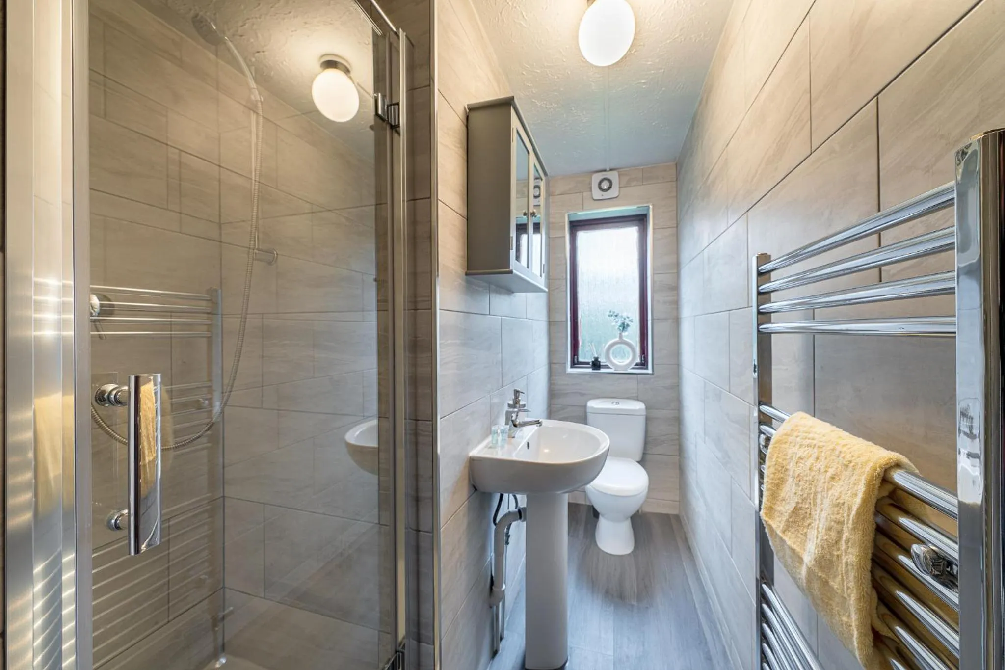 Bathroom in Grange Studio Apartment - Heathrow