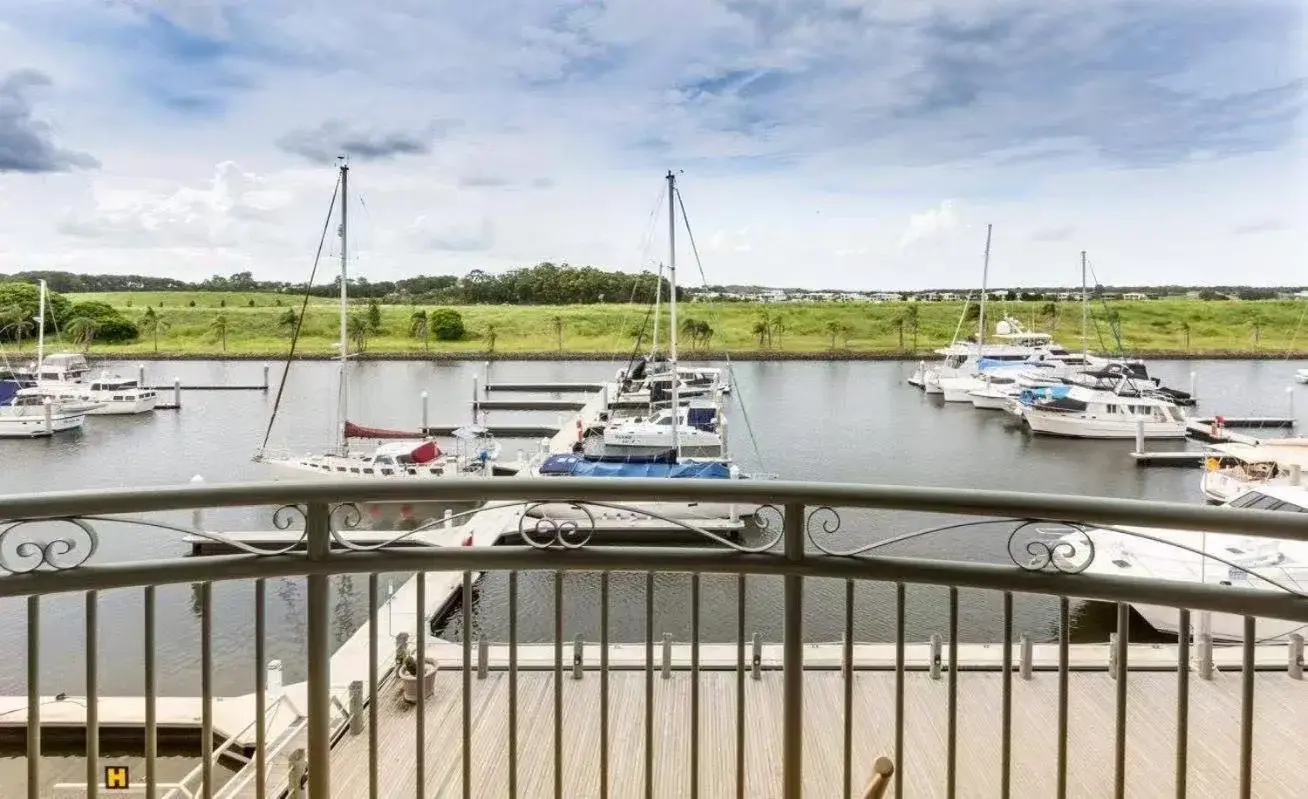 Three-Bedroom Apartment with Harbor View in Hope Harbour Hotel Three-Bedroom Apartment with Harbor View in Hope Harbour Hotel